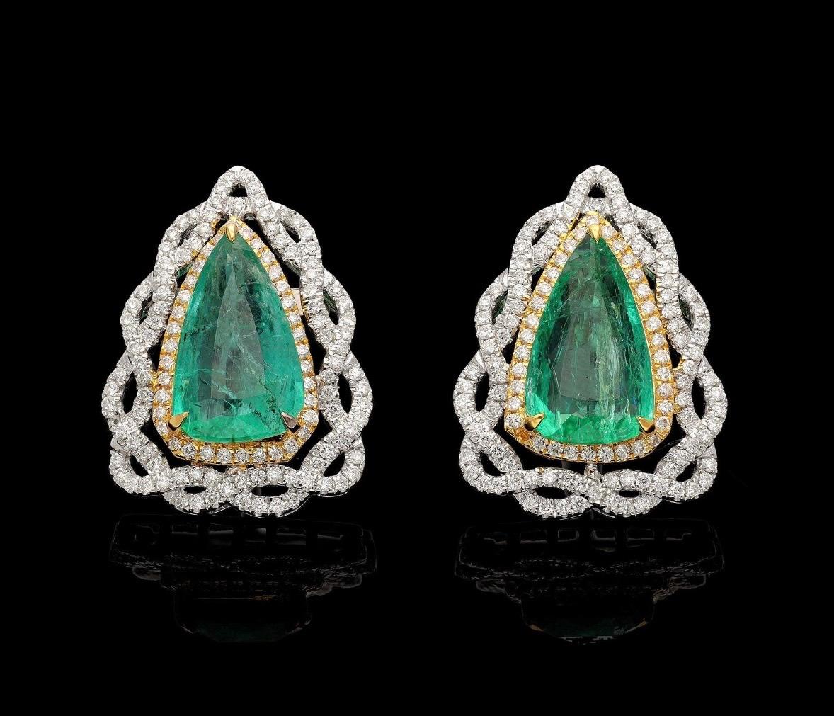 ❋ Pietra preziosa: smeraldo con diamante
❋ Dimensione della pietra preziosa: 14x8 MM circa (± 0,20 MM)
❋ Forma della pietra preziosa: taglio trilione
❋ Peso della gemma: 5,56 carati. Circa.
❋ Colore della pietra preziosa: come mostrato