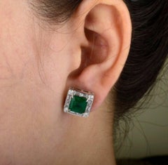 Boucle d'oreille en or 18k avec émeraude naturelle de Zambie et diamant