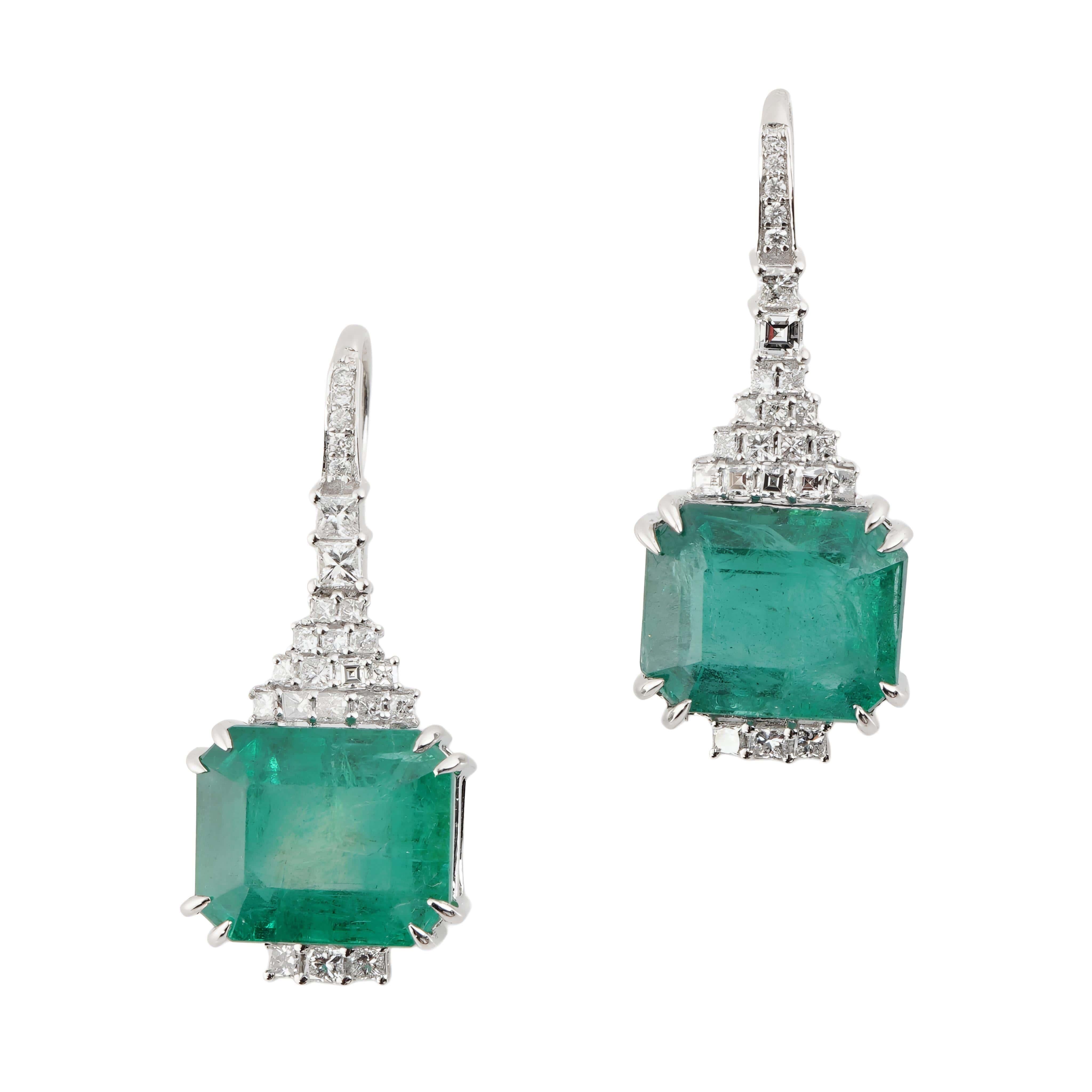 Emerald Cut Natural zambian Emerald  diamond earring in 18k gold For Sale