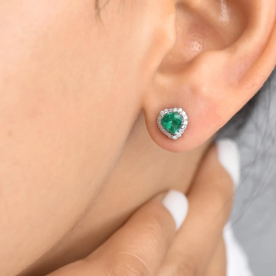 De las mujeres Natural zambian emerald diamond earrings in 18k gold en venta