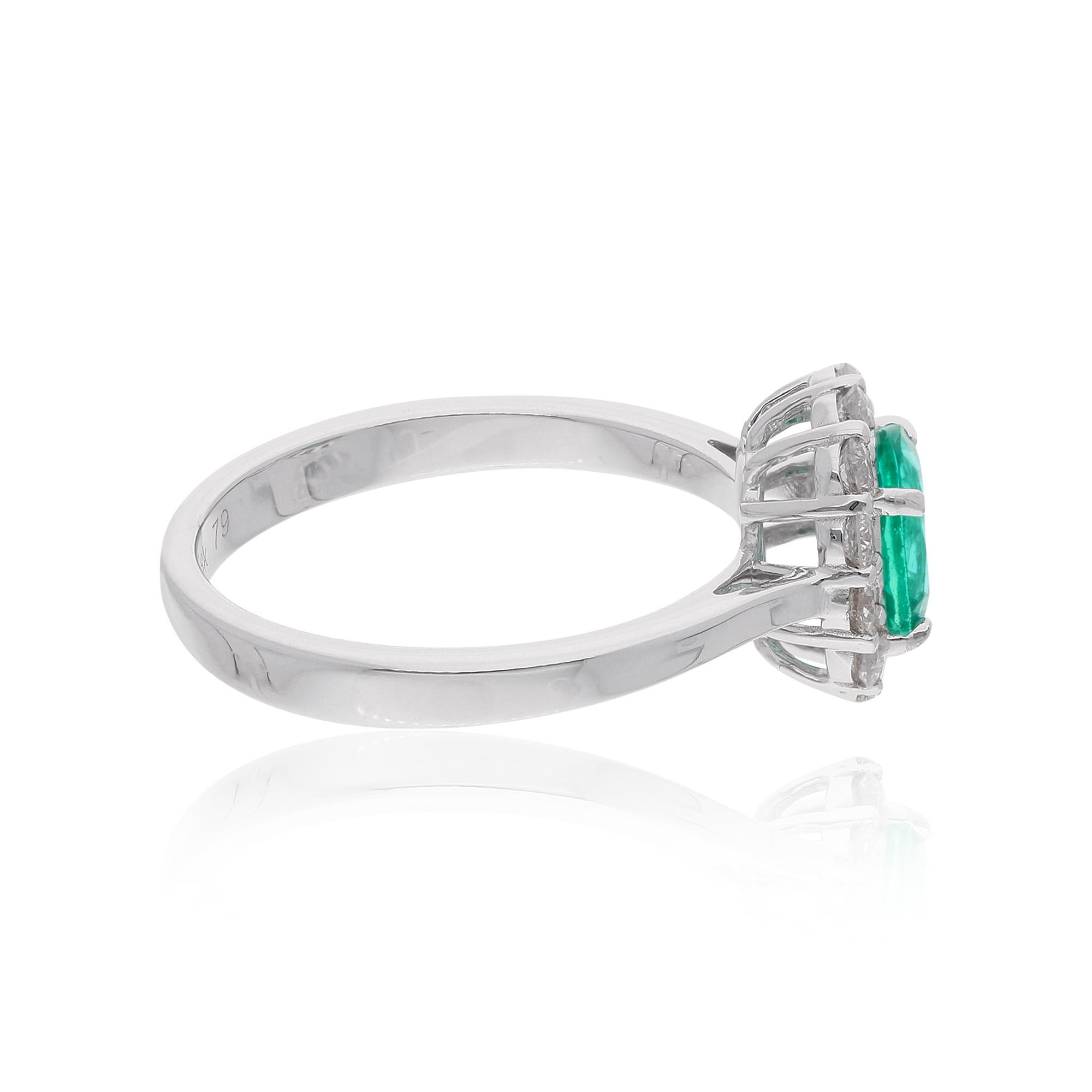 En venta: Esmeralda natural de Zambia Anillo de compromiso con halo de diamantes Joyas de oro blanco de 18 quilates  5