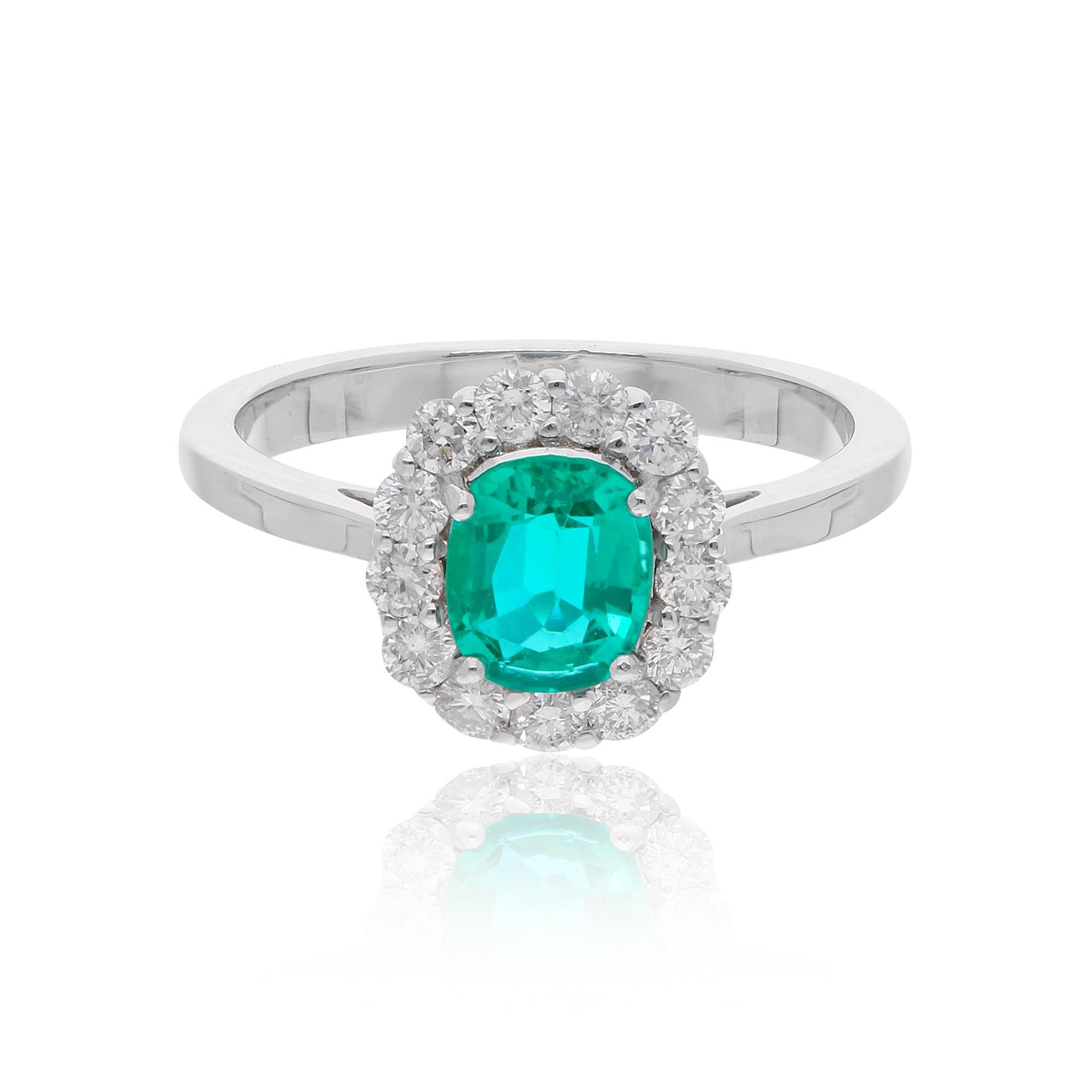 En venta: Esmeralda natural de Zambia Anillo de compromiso con halo de diamantes Joyas de oro blanco de 18 quilates  6