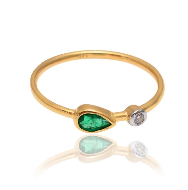 This is the very simple and beautiful engagement ring for yourself or the one you love and embrace the beauty of this mesmerizing handcrafted 14k yellow gold emerald gemstone ring perfect for everyday style.

Specifications:

Dimensions: Ring