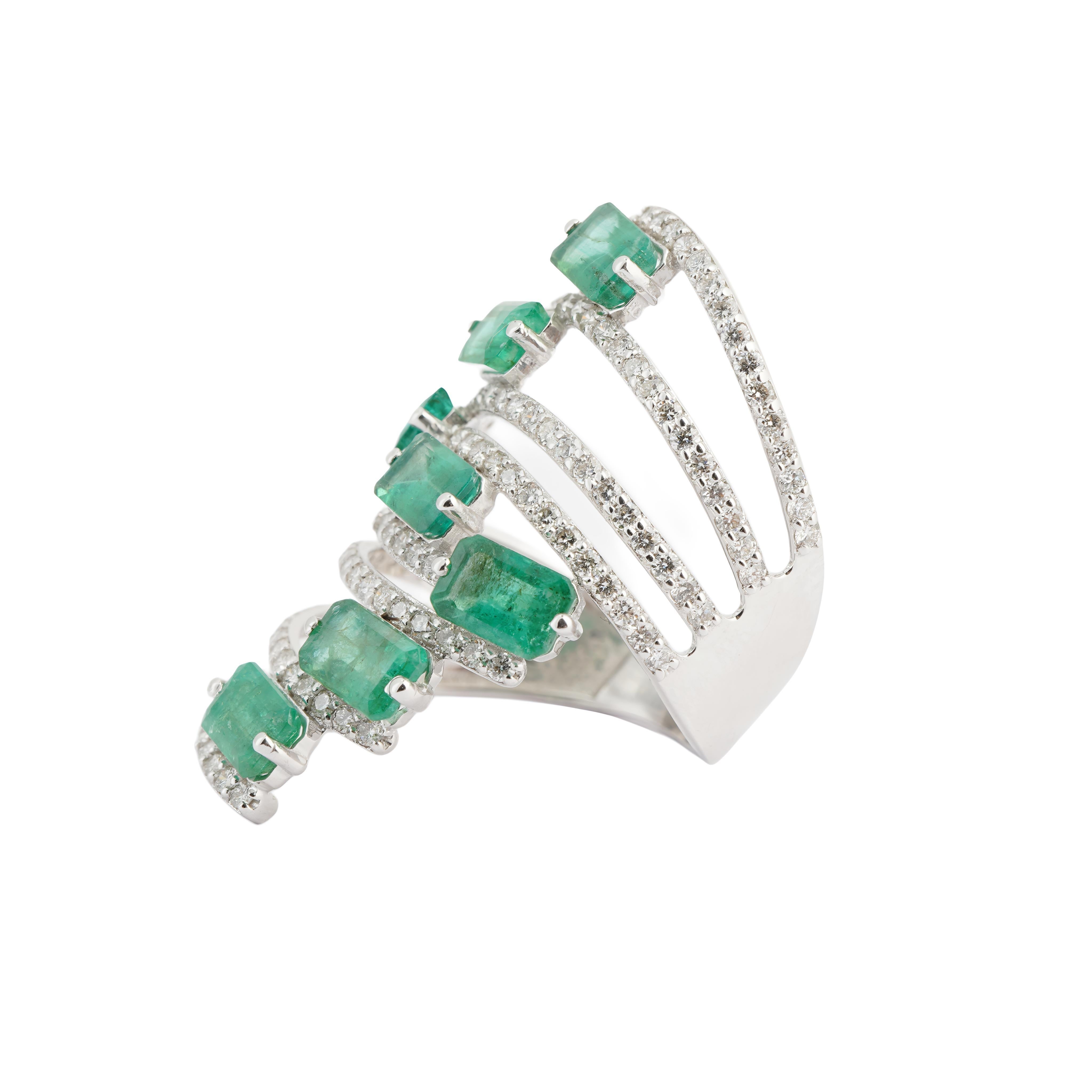 Natural Zambian emerald diamond ring in 14k gold Corte esmeralda en venta