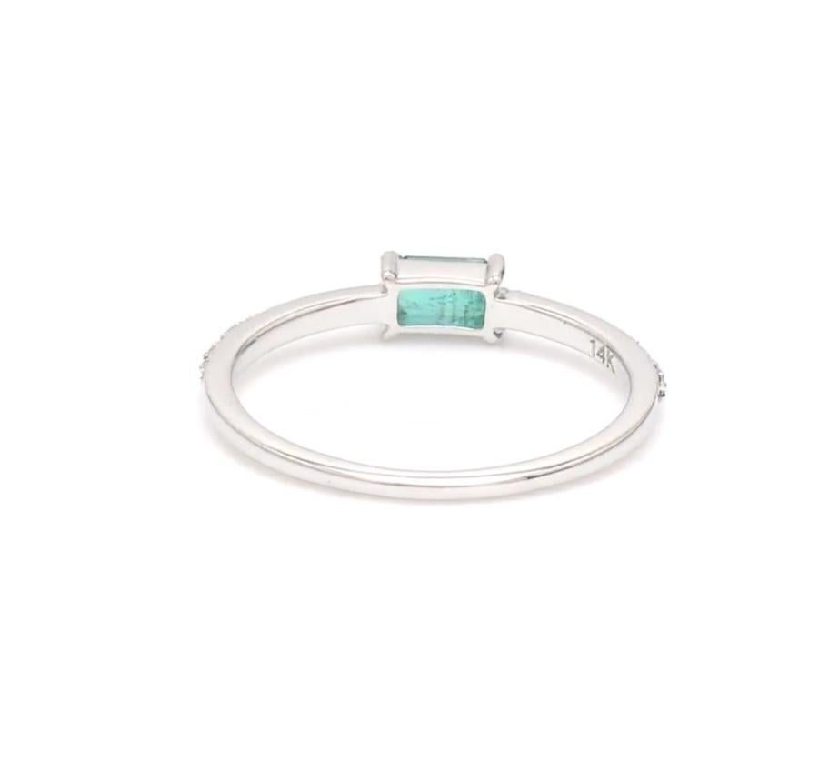 Bague en or 14k ornée d'une émeraude naturelle zambienne et d'un diamant Pour femmes en vente