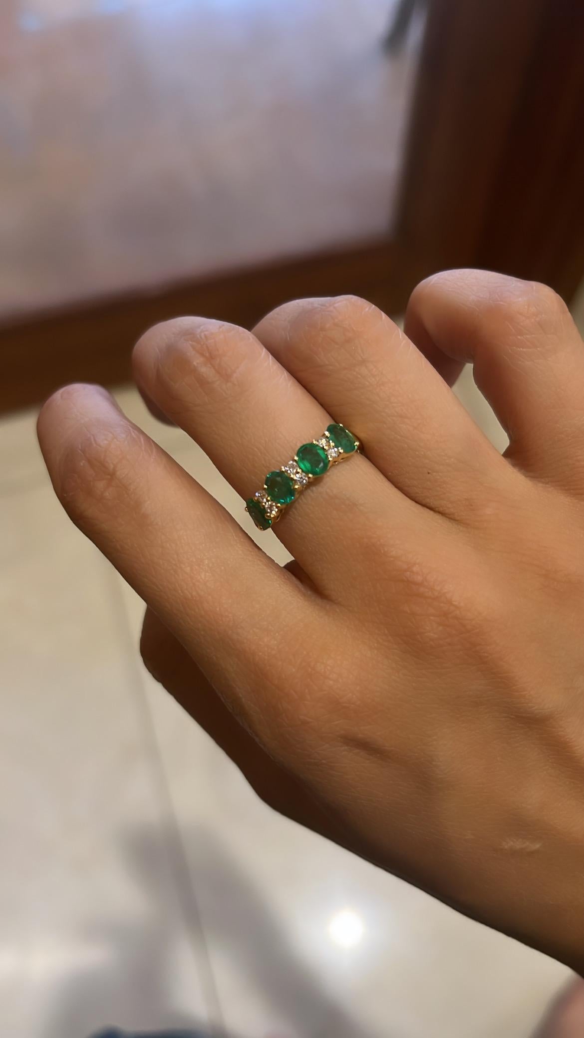 Natural, Zambian Emerald & Diamonds Band / Wedding Ring Set in 18K Yellow Gold In New Condition In Hong Kong, HK
