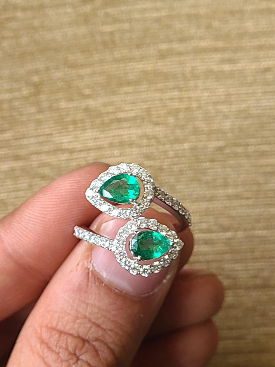 Natural Zambian Emerald & Diamonds Cocktail / Engagement Ring Set in 18K Gold In New Condition In Hong Kong, HK