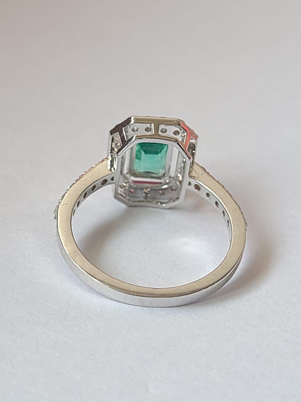 Natural Zambian Emerald & Diamonds Engagement Ring set in 18K White Gold In New Condition For Sale In Hong Kong, HK