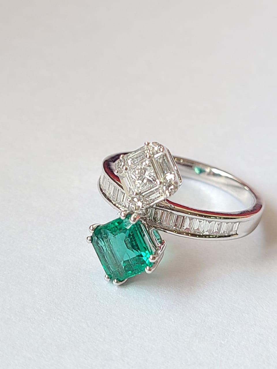 Natural, Zambian Emerald & Diamonds Engagement Toi et Moi Ring Set in 18K Gold In New Condition In Hong Kong, HK