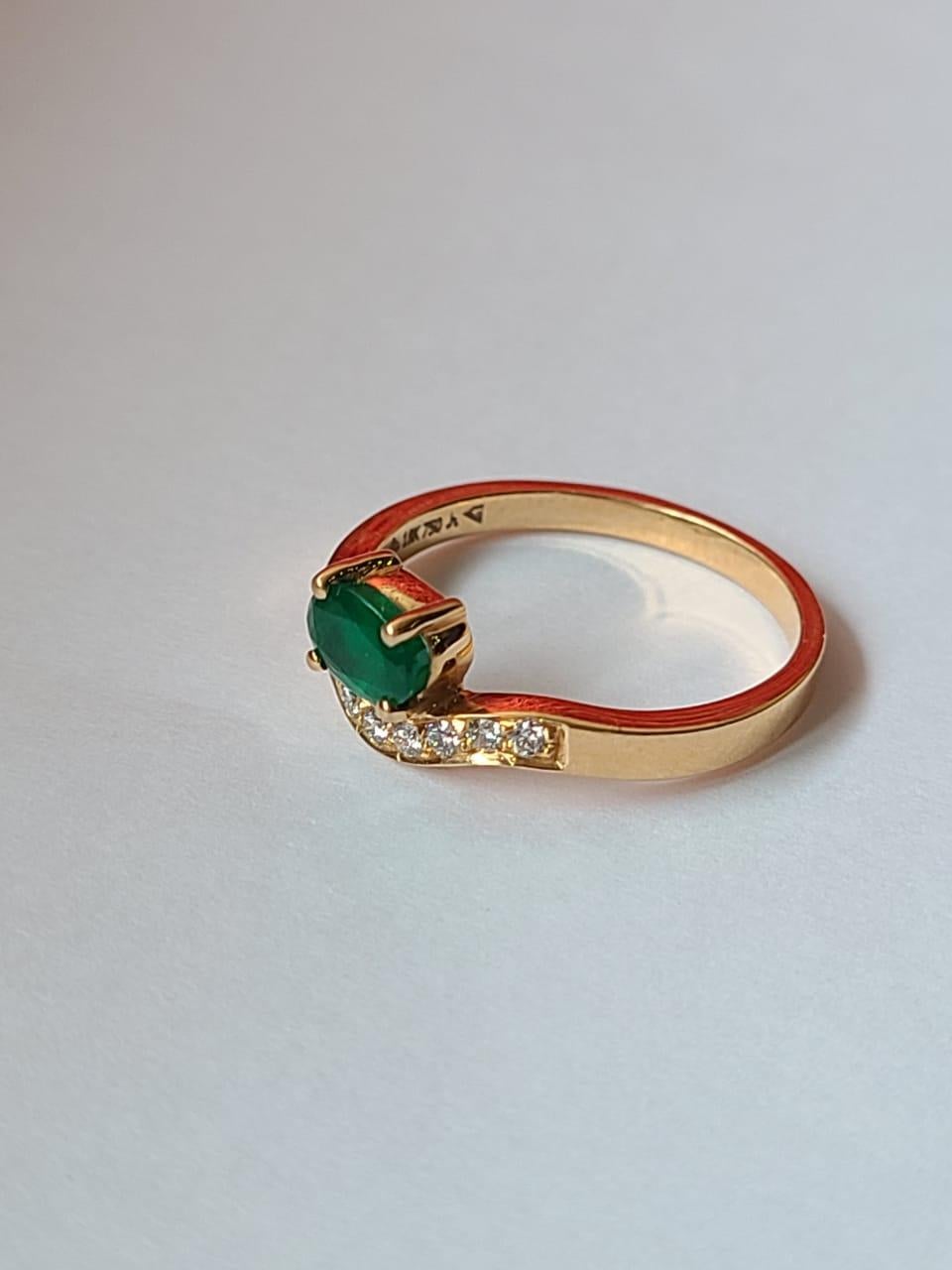 Art déco Bague de fiançailles / alliance en or 18 carats sertie d'émeraudes naturelles de Zambie et de diamants en vente
