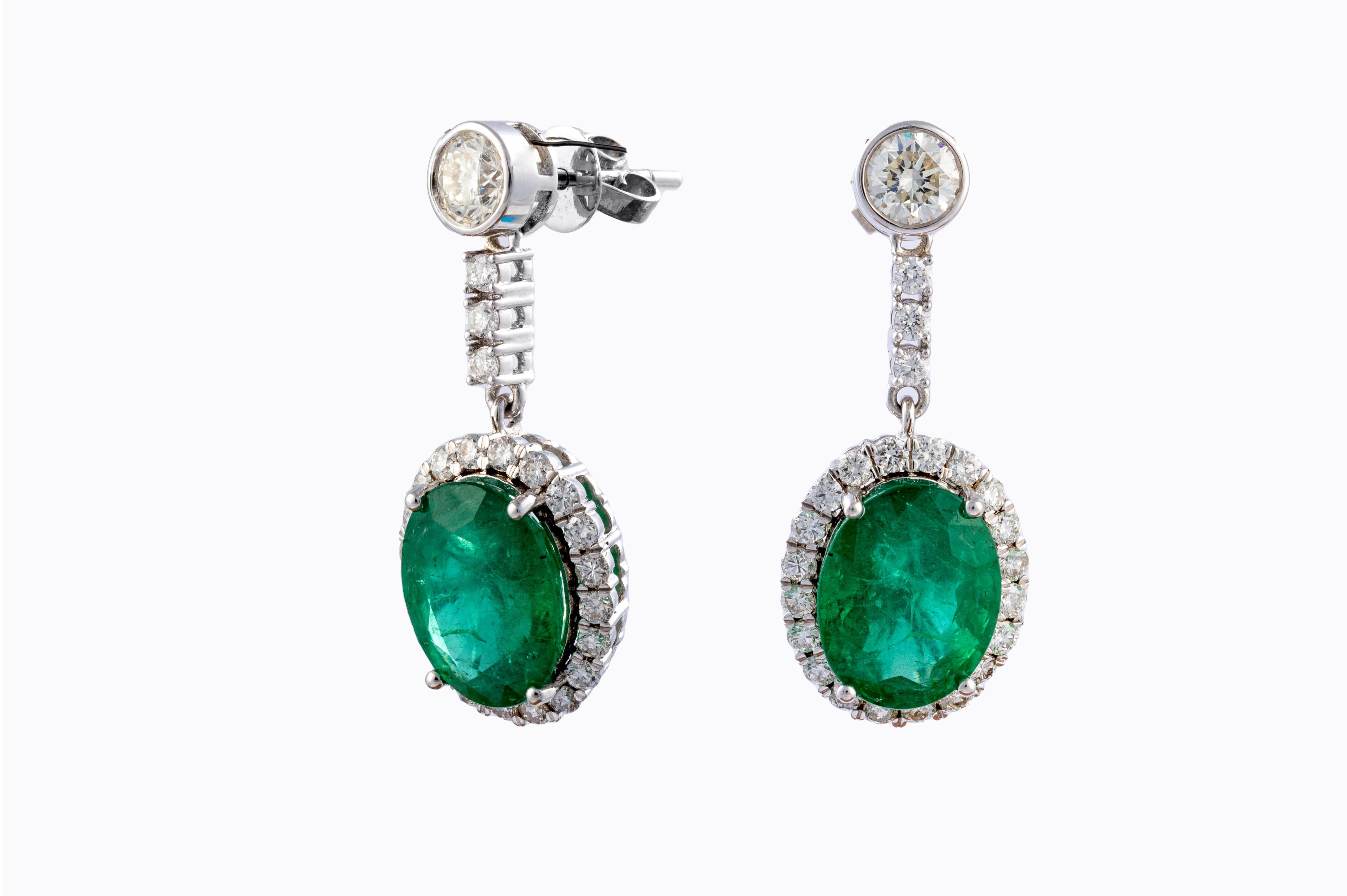 This is simply stunning natural Zambian Emerald earring with 14k gold the emeralds are of very high 
quality the diamonds are of very good quality vsi purity and G colour 
emerald : 9.65cts
diamonds : 2.42cts 
gold : 7.29gms 
very hard to capture