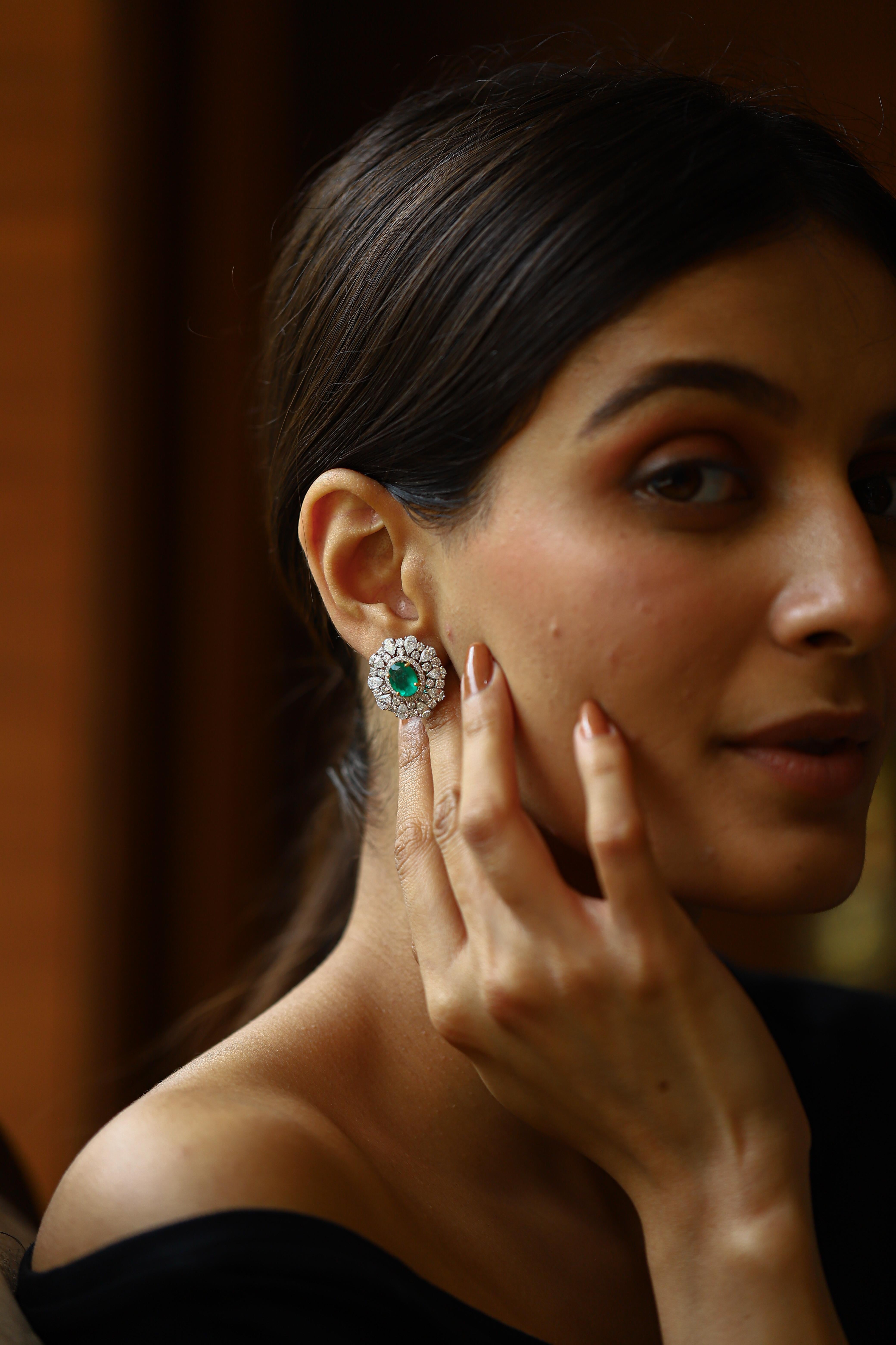 Natural Zambian Emerald Earring with Diamond and 18k Gold In New Condition For Sale In jaipur, IN