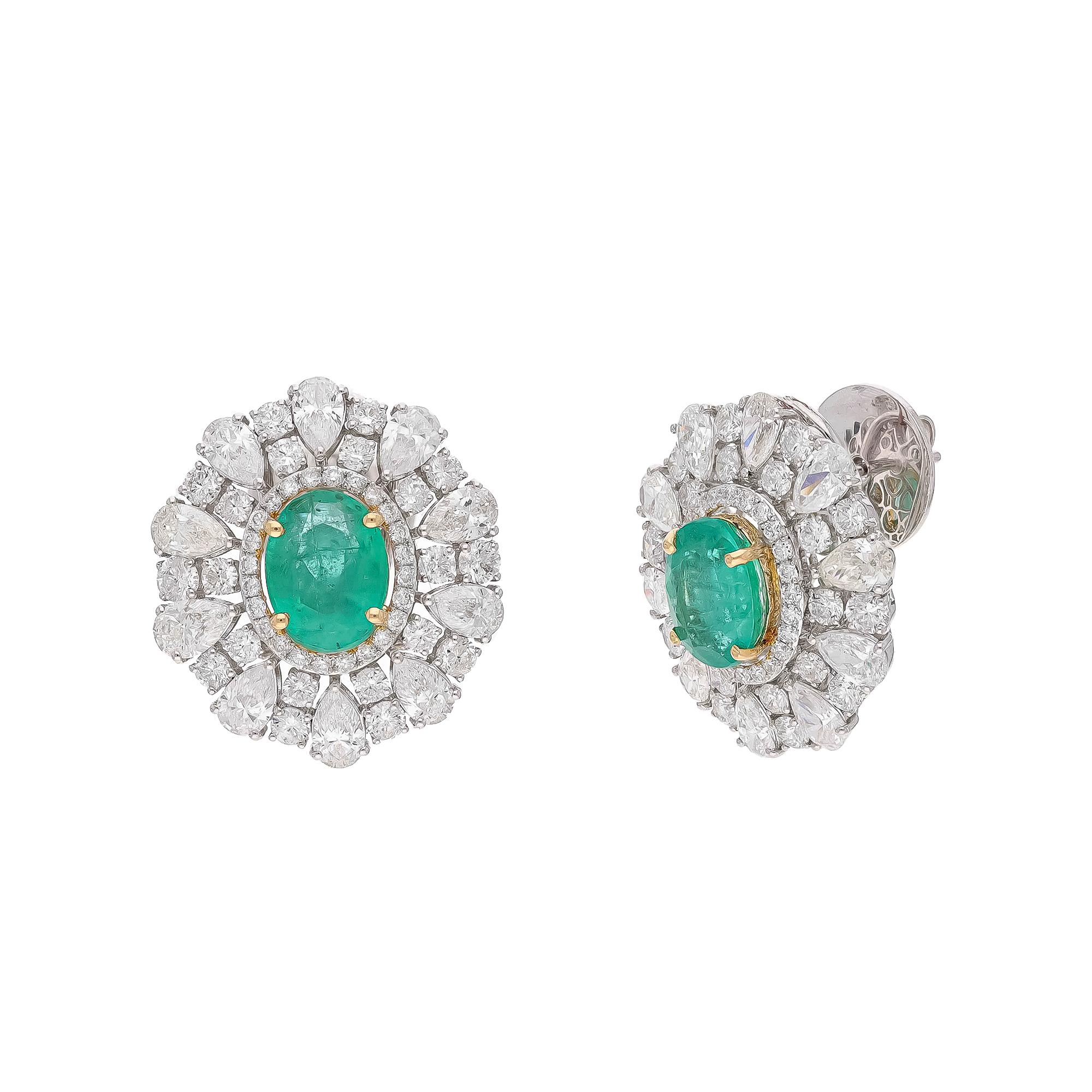 Women's Natural Zambian Emerald Earring with Diamond and 18k Gold For Sale