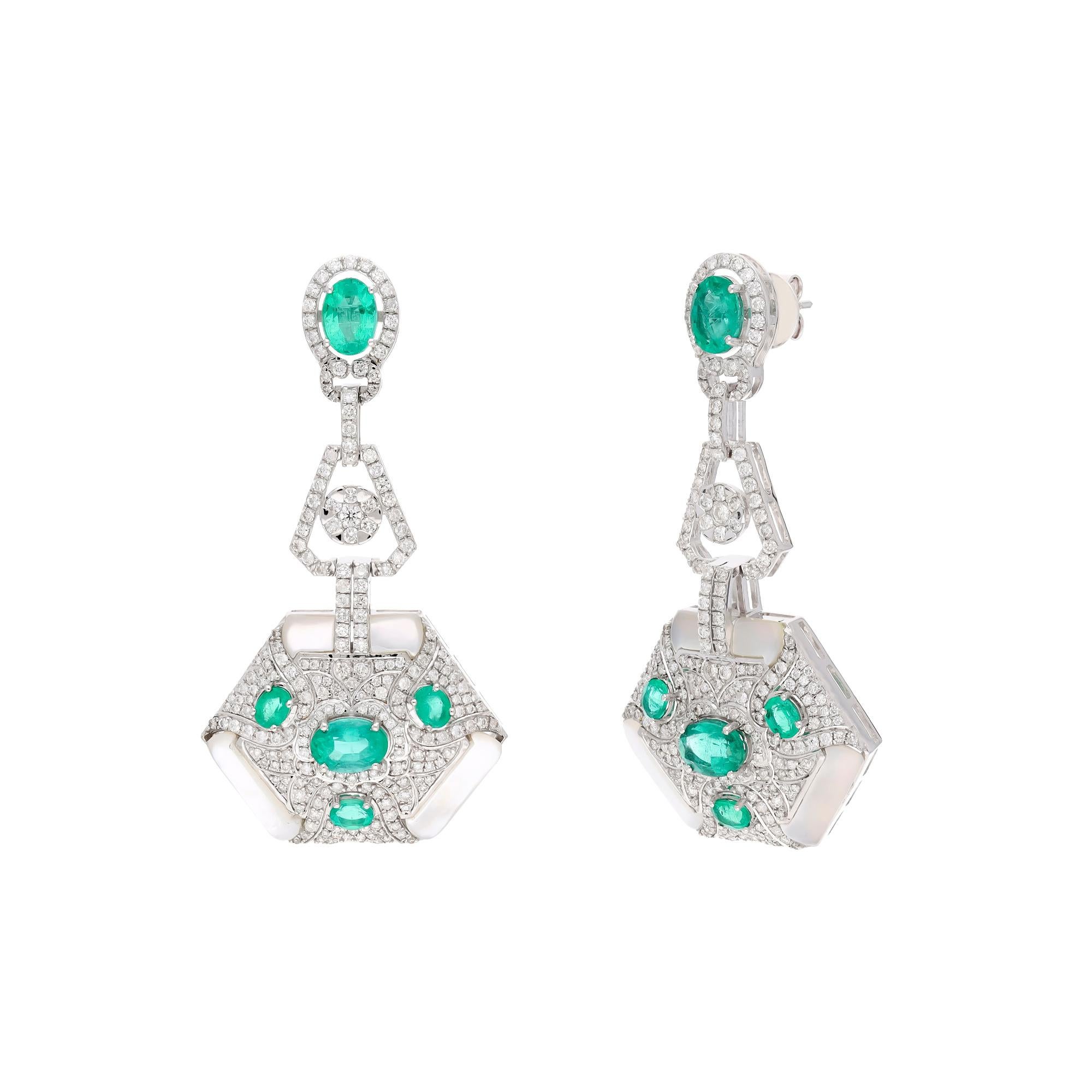 This is a natural Zambian Emerald earring with mop stone & diamonds and 18k gold. The emeralds are very high quality and very good quality diamonds the clarity is vsi and G colour


Emeralds : 4.23 carats
mop stone :3.95 carats
diamonds : 2.91