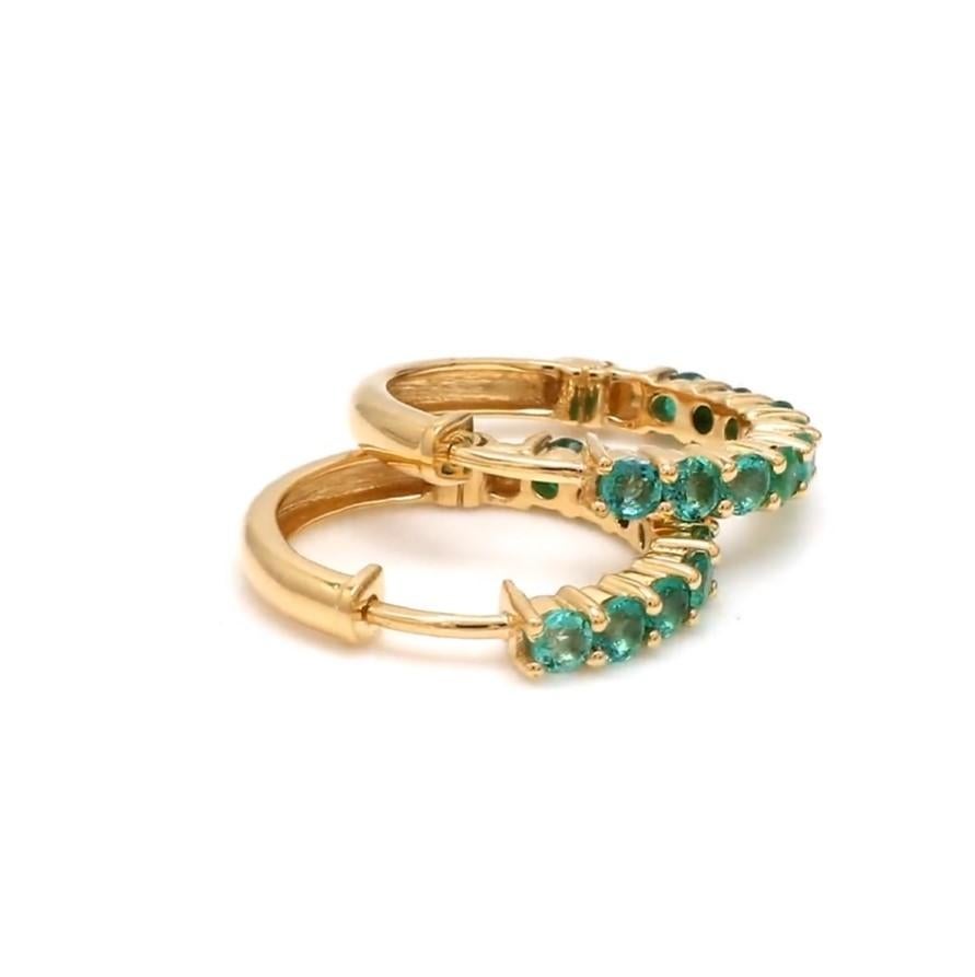 Donna Orecchini con smeraldo naturale dello Zambia in oro 14k in vendita