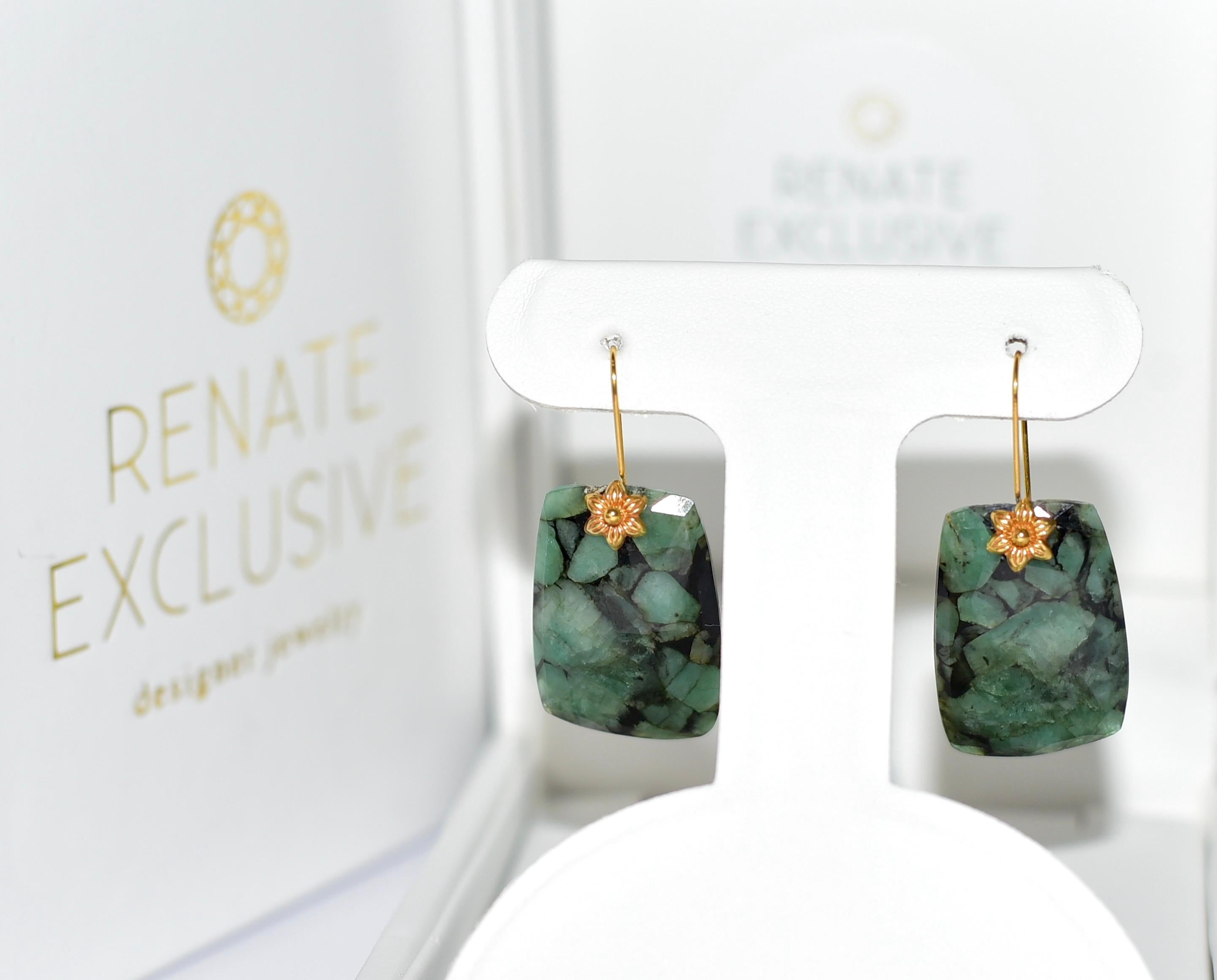 Natural Zambian Emerald Earrings in 18K Solid Yellow Gold In New Condition In Astoria, NY