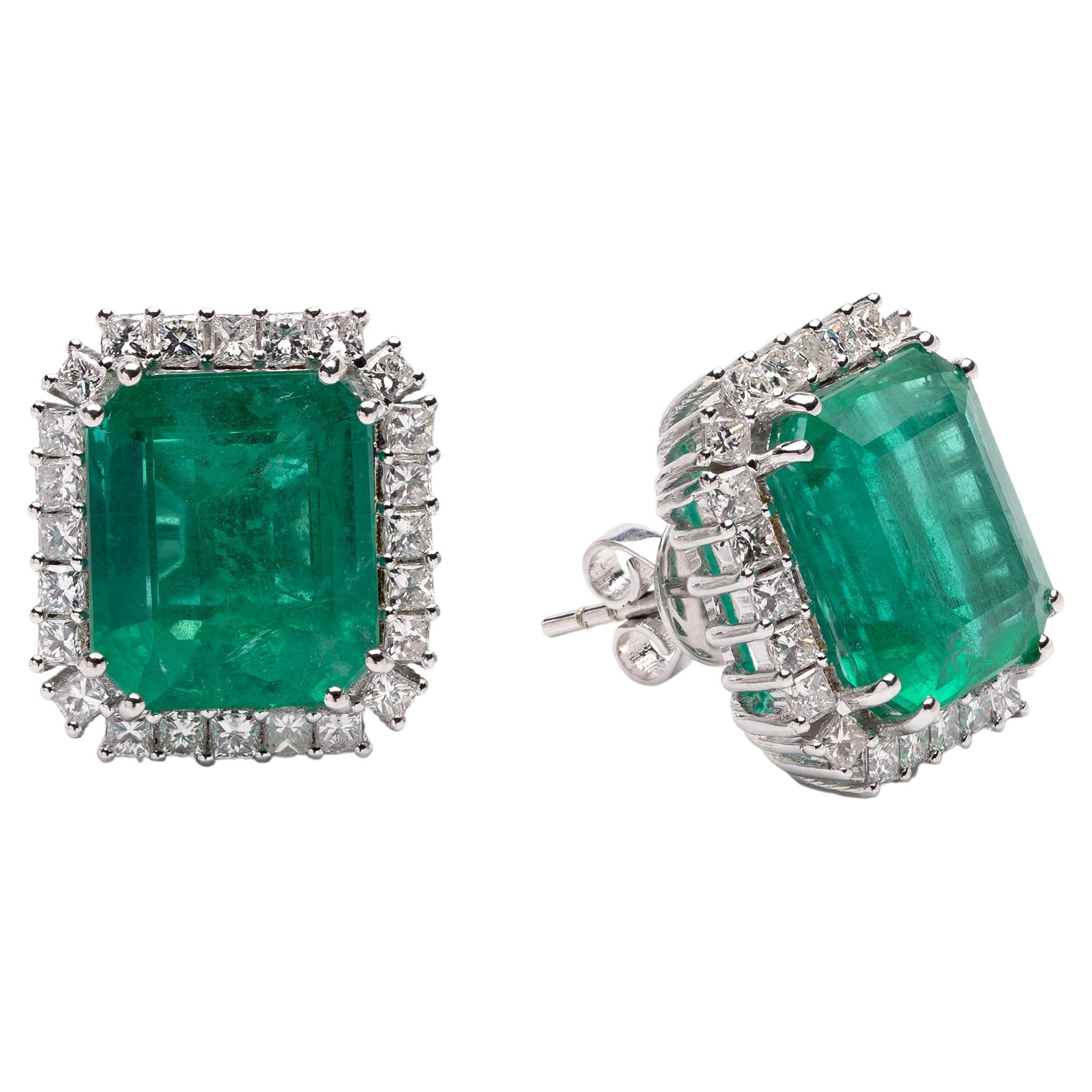 Natural Zambian Emerald Earrings with 11.06 Carats Emeralds in 14k Golf For Sale