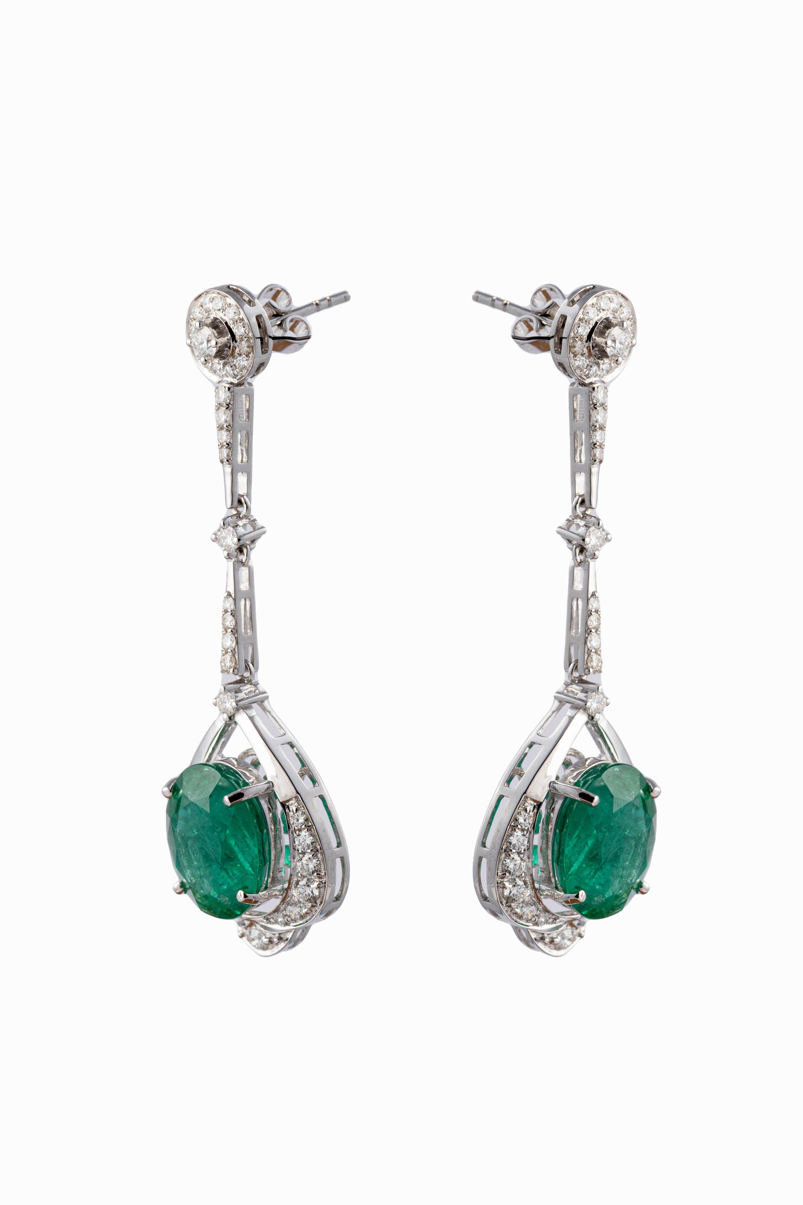 This is stunning natural Zambian earrings emerald is of very high quality and diamonds
are of very good clarity vsi and G colour
emeralds: 10.18cts
diamonds : 1.43cts
gold : 7.93gms
very hard to capture the true color and luster of the stone, I have