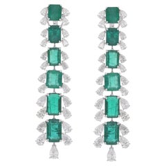 Orecchini a pendente con gemma di smeraldo naturale dello Zambia Gioielli in oro bianco 10k con diamante