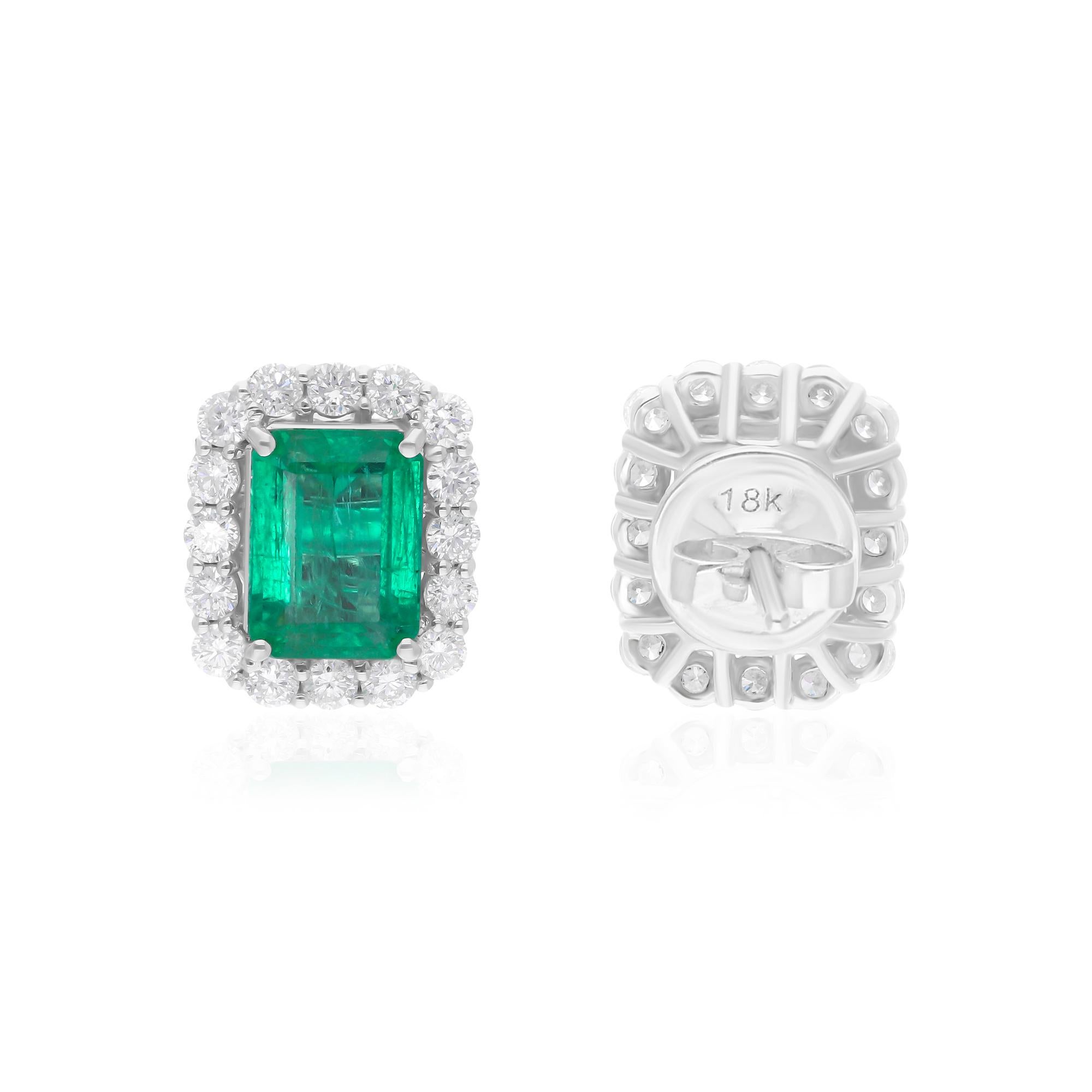 Diese exquisiten Ohrringe aus 18-karätigem Gold sind mit einem sambischen Smaragd von 2,92 Karat und 0,81 Karat funkelnden Diamanten besetzt.

FOLLOW SPECTRUM JEWELS Storefront, um die neueste Collection'S und exklusive Stücke zu sehen. Spectrum