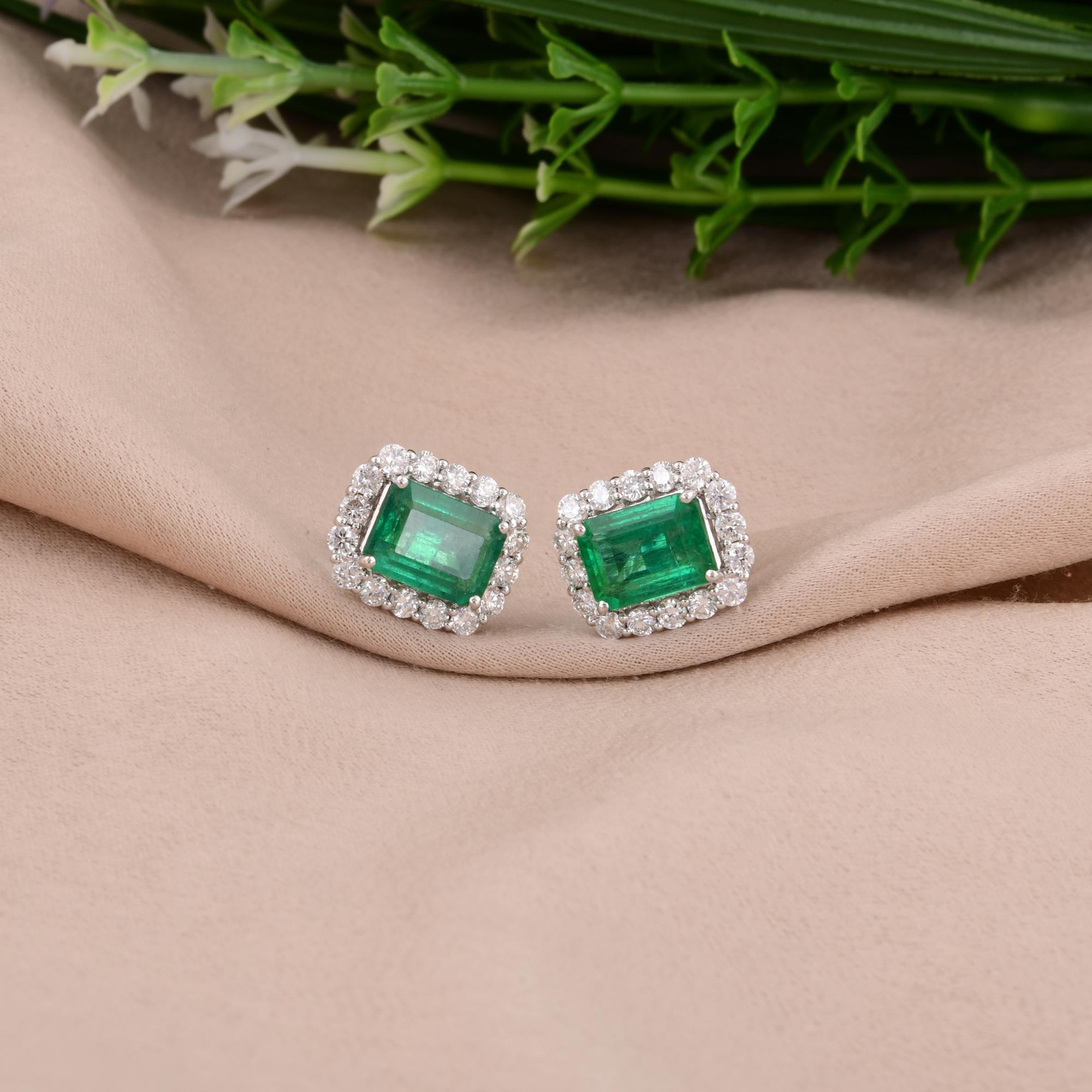 Natürliche sambische Smaragd-Edelstein-Ohrringe SI/H Rund Diamant 18 Karat Weißgold im Zustand „Neu“ im Angebot in Diera, Dubai
