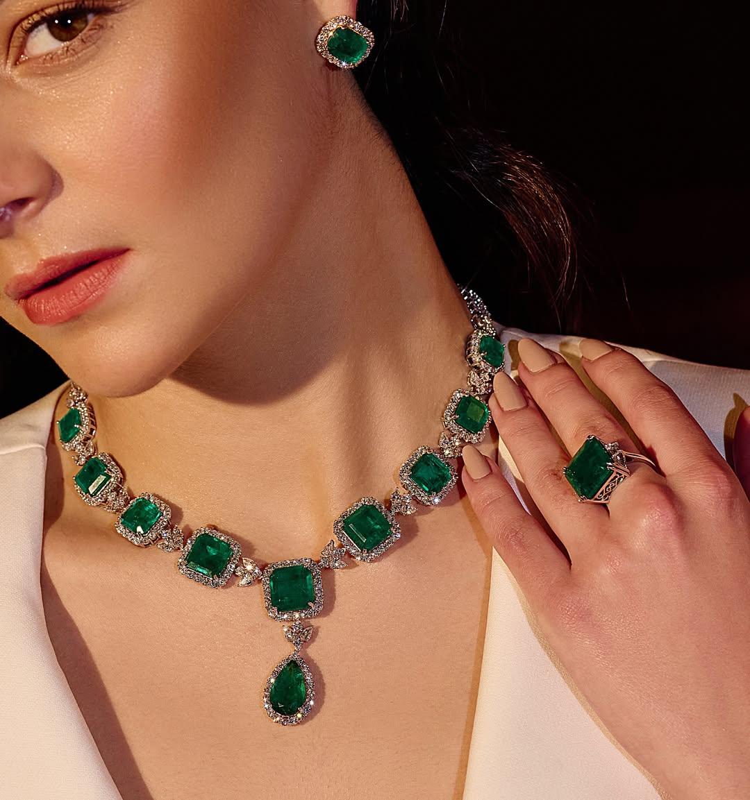Natürlicher sambischer Smaragd Edelstein Feine Halskette SI/H Diamant 18 Karat Weißgold im Angebot 2