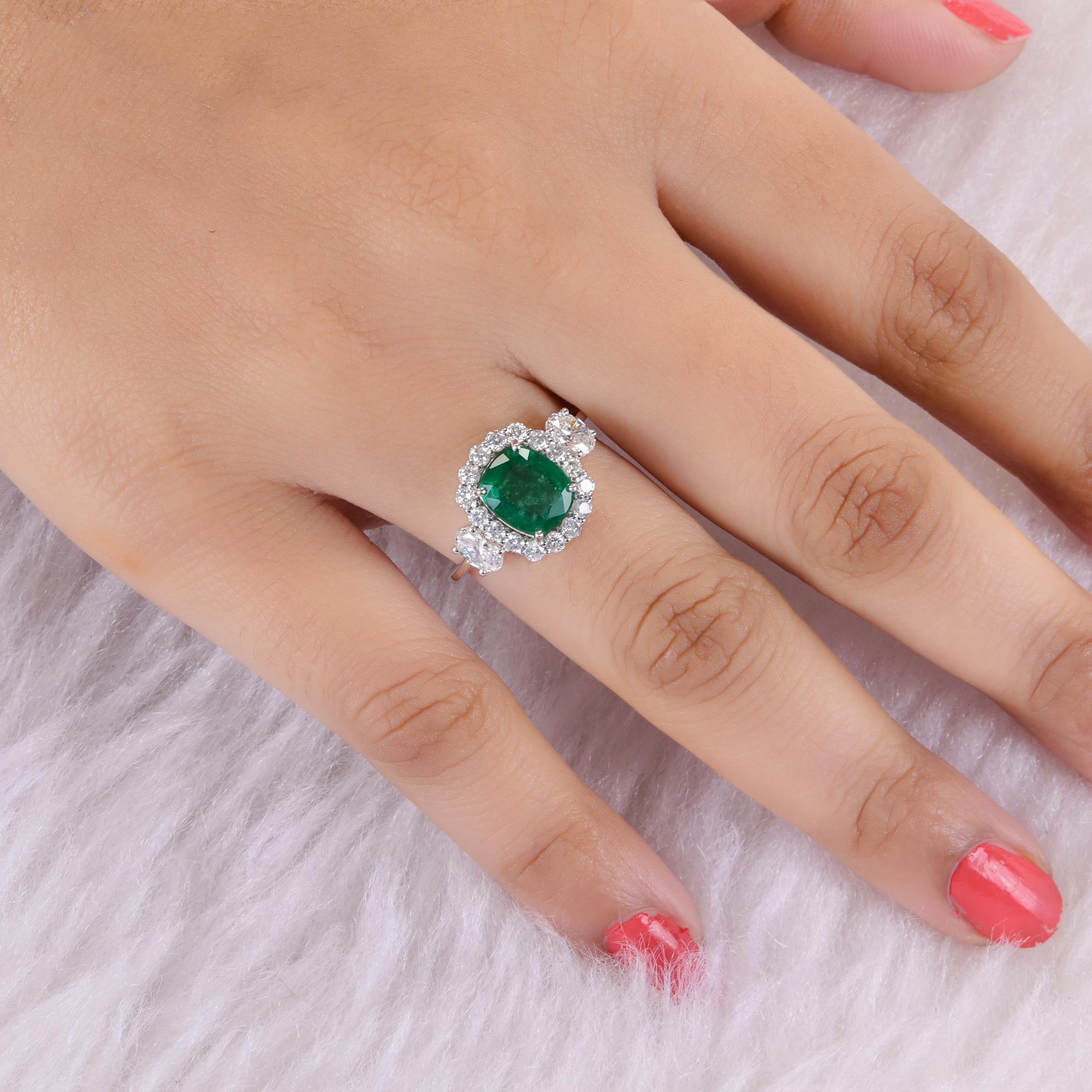 Natural Zambian Emerald Gemstone Ring SI/H Diamond 14 Karat White Gold Jewelry In New Condition For Sale In Diera, Dubai