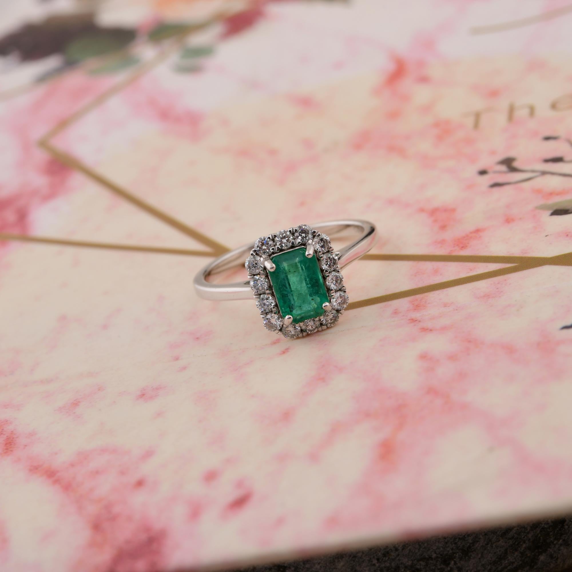 Modern Natural Zambian Emerald Gemstone Ring SI/HI Diamond 14 Karat White Gold Jewelry For Sale