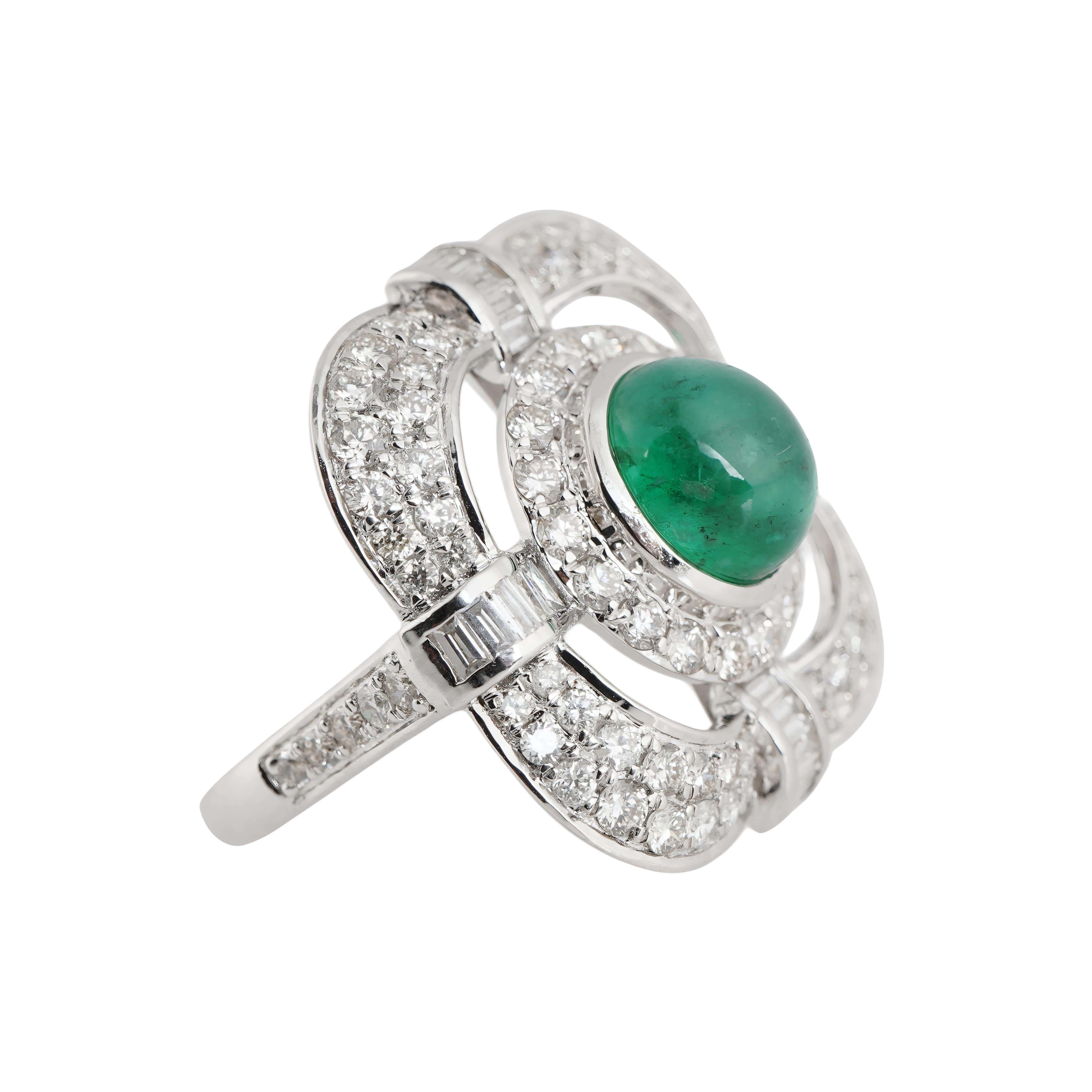 Women's Natural Zambian Emerald high quality caboshan diamond ring in 18k gold For Sale
