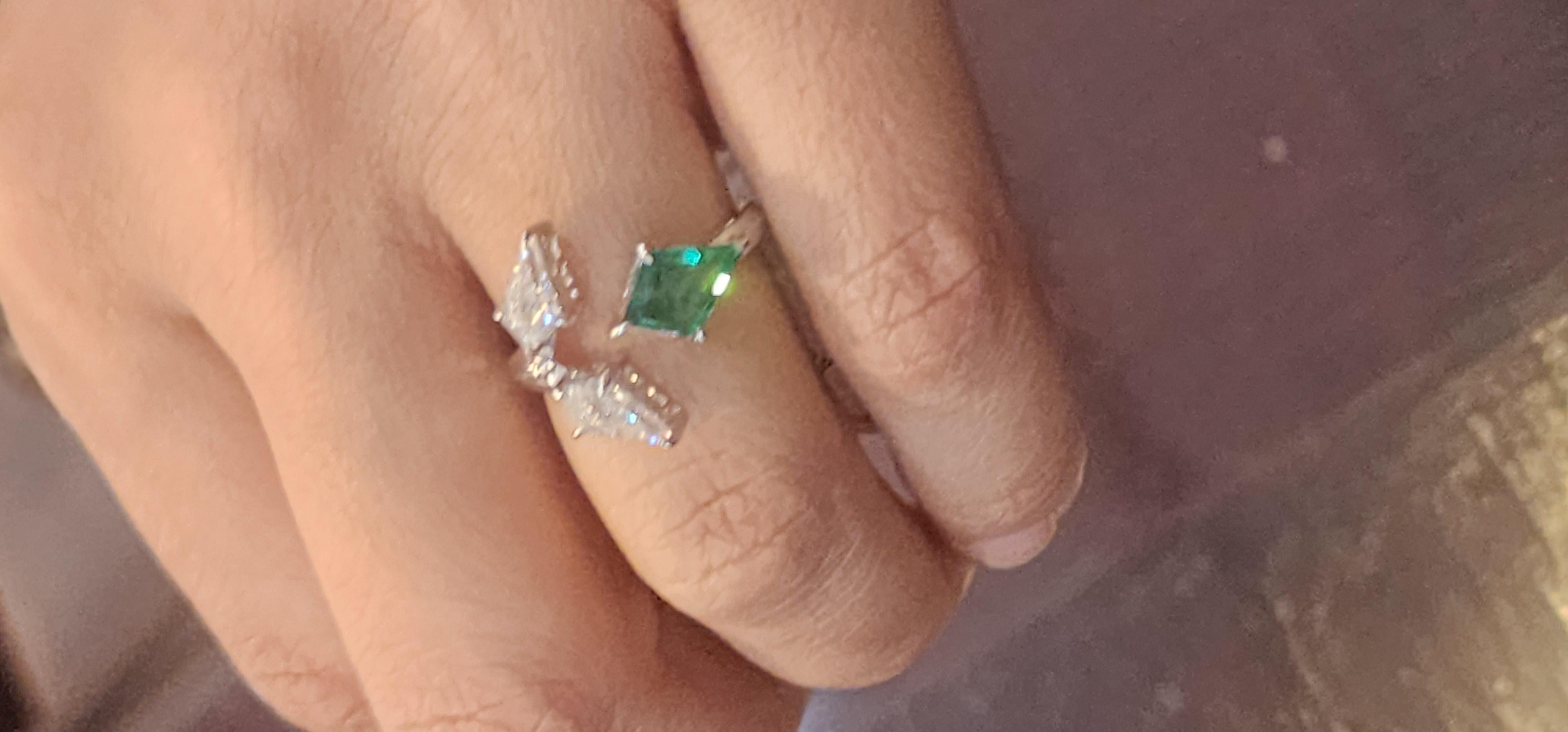 Natural zambian Emerald high quality  diamond ring in 18k gold For Sale 2