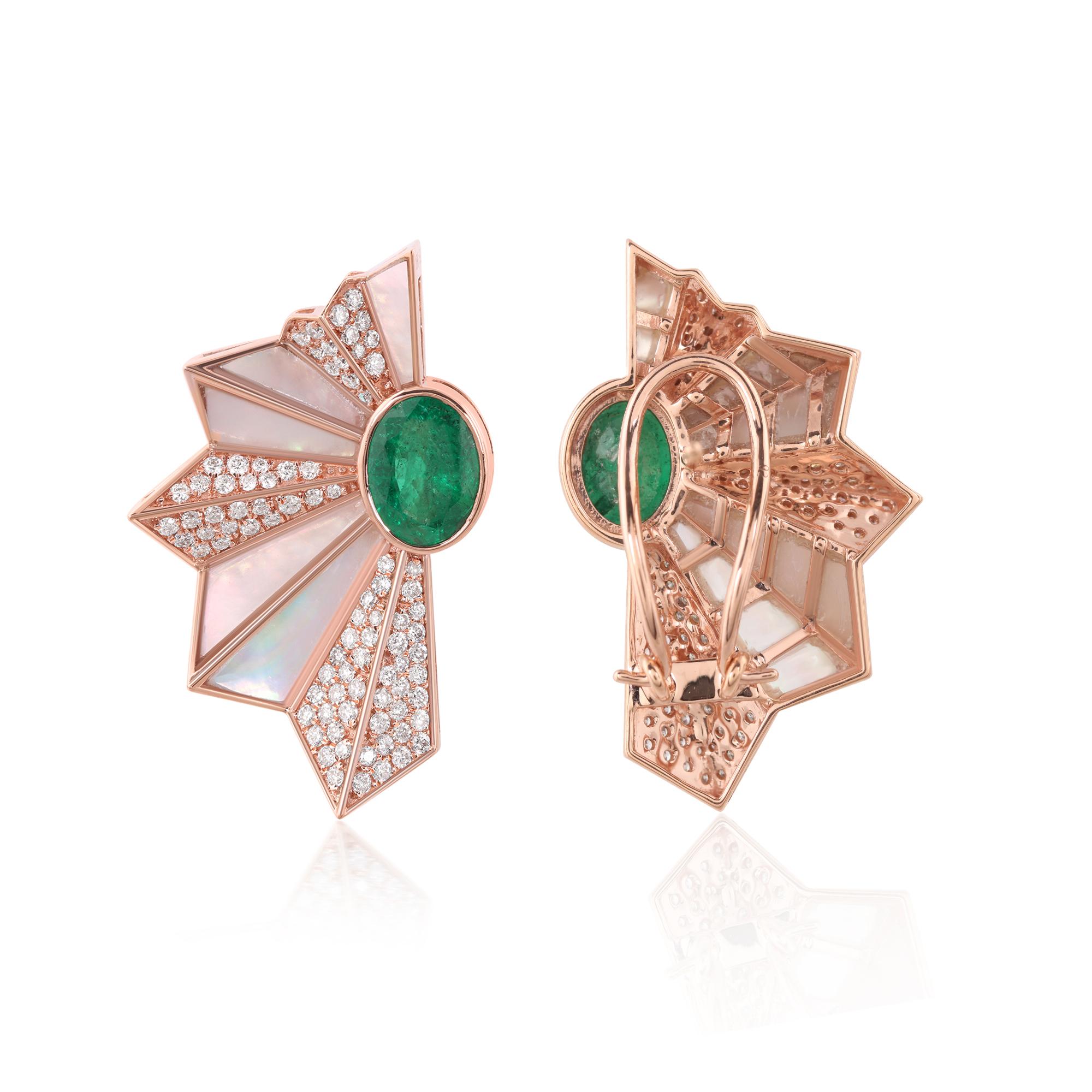 Adorning the outer edges of the fan motif are dazzling diamonds, meticulously set to enhance the radiance of the emeralds and accentuate the intricate detailing of the design. Each diamond sparkles with unrivaled brilliance, reflecting the light