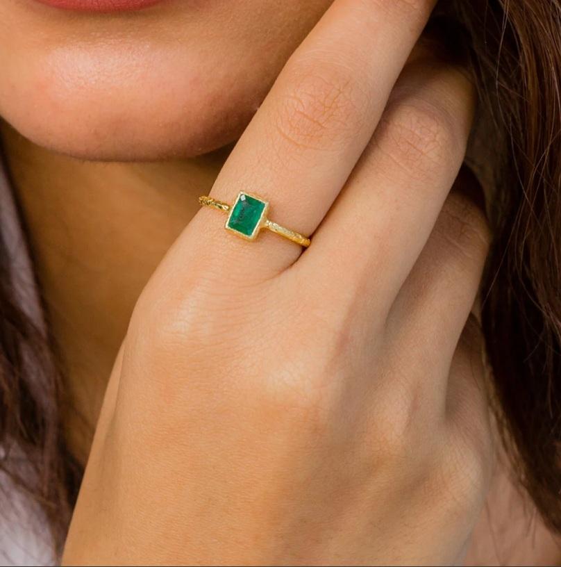 Bague en émeraude naturelle de Zambie Or 18K en vente 4