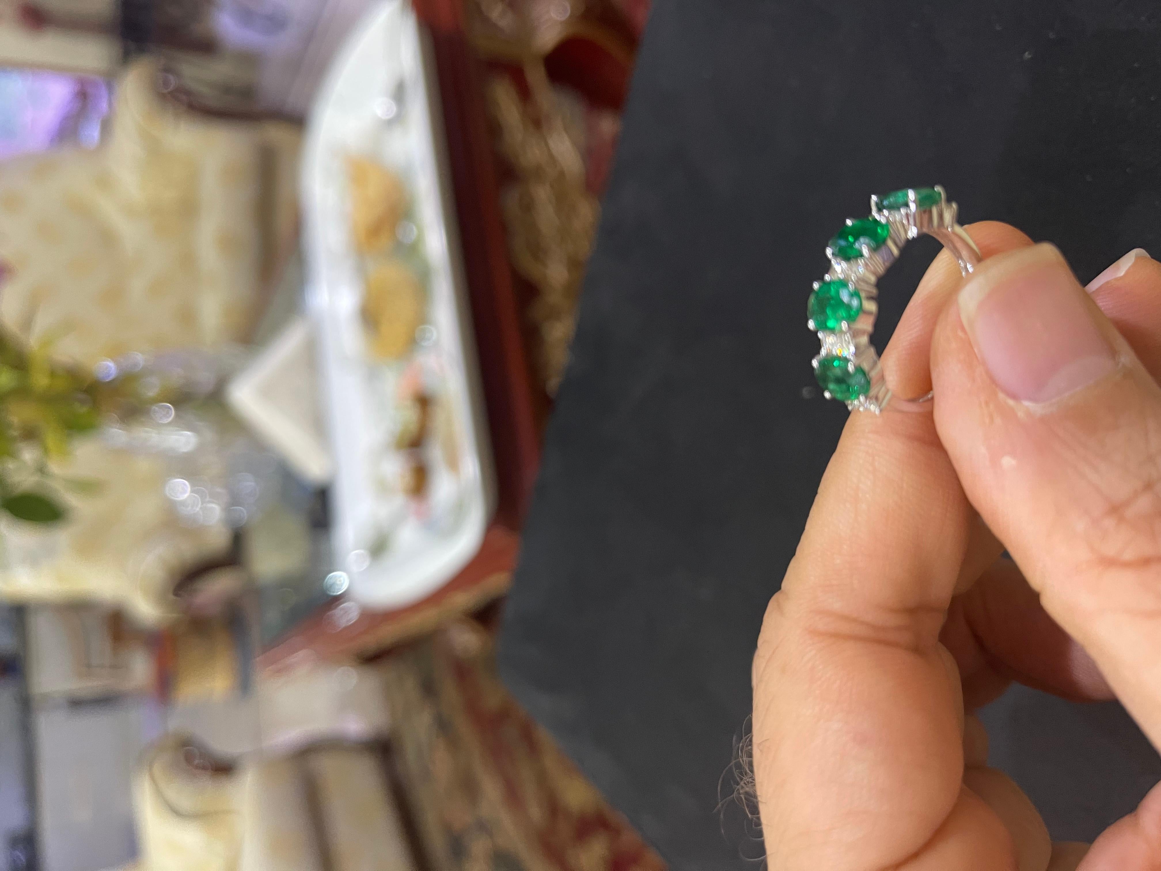 Natürlicher sambischer Smaragdring, 3 Karat und 0,42 Karat in 14 Karat Gold im Zustand „Neu“ im Angebot in New York, NY