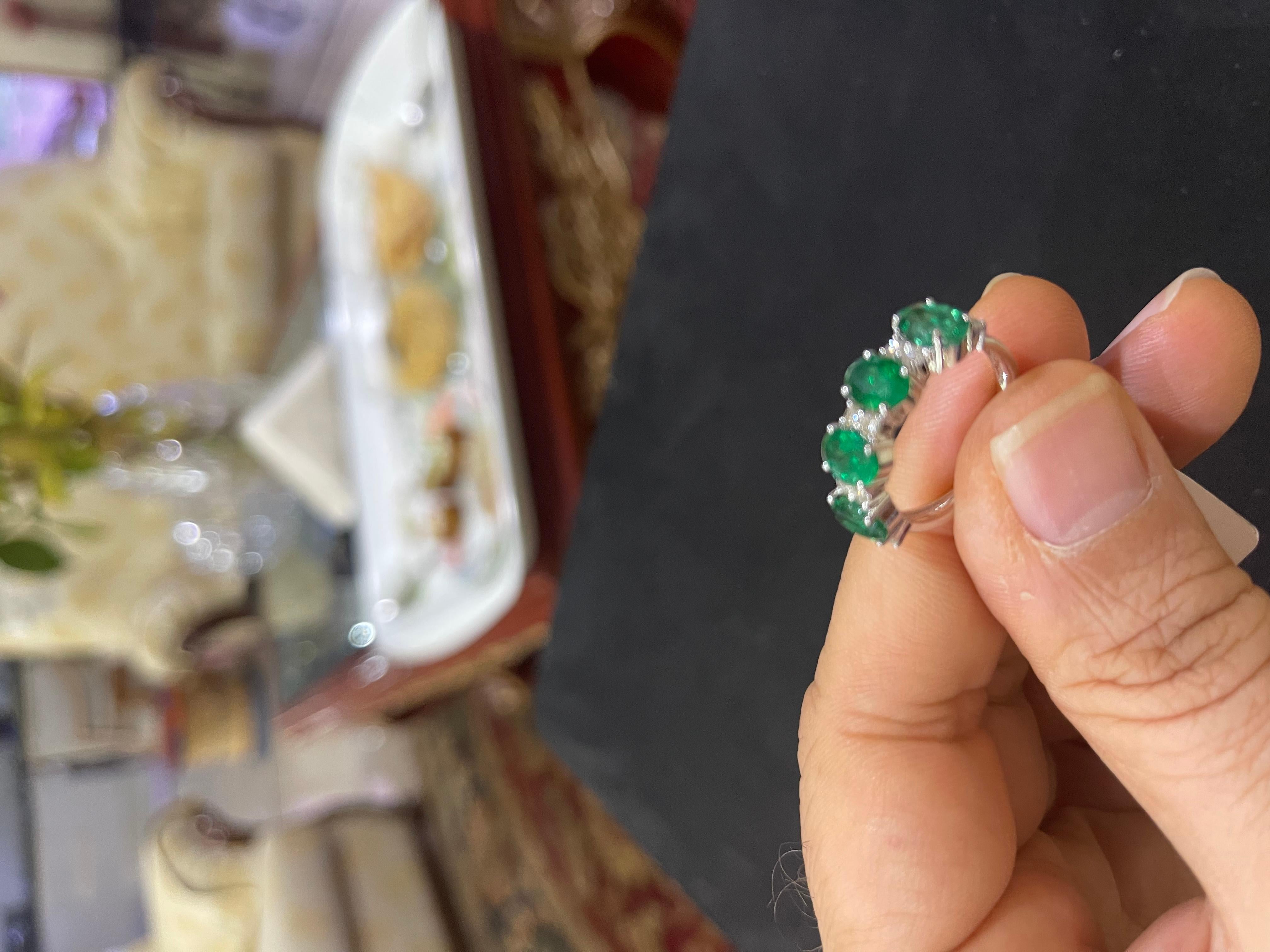 Natürlicher sambischer Smaragdring, 3 Karat und 0,42 Karat in 14 Karat Gold im Angebot 1