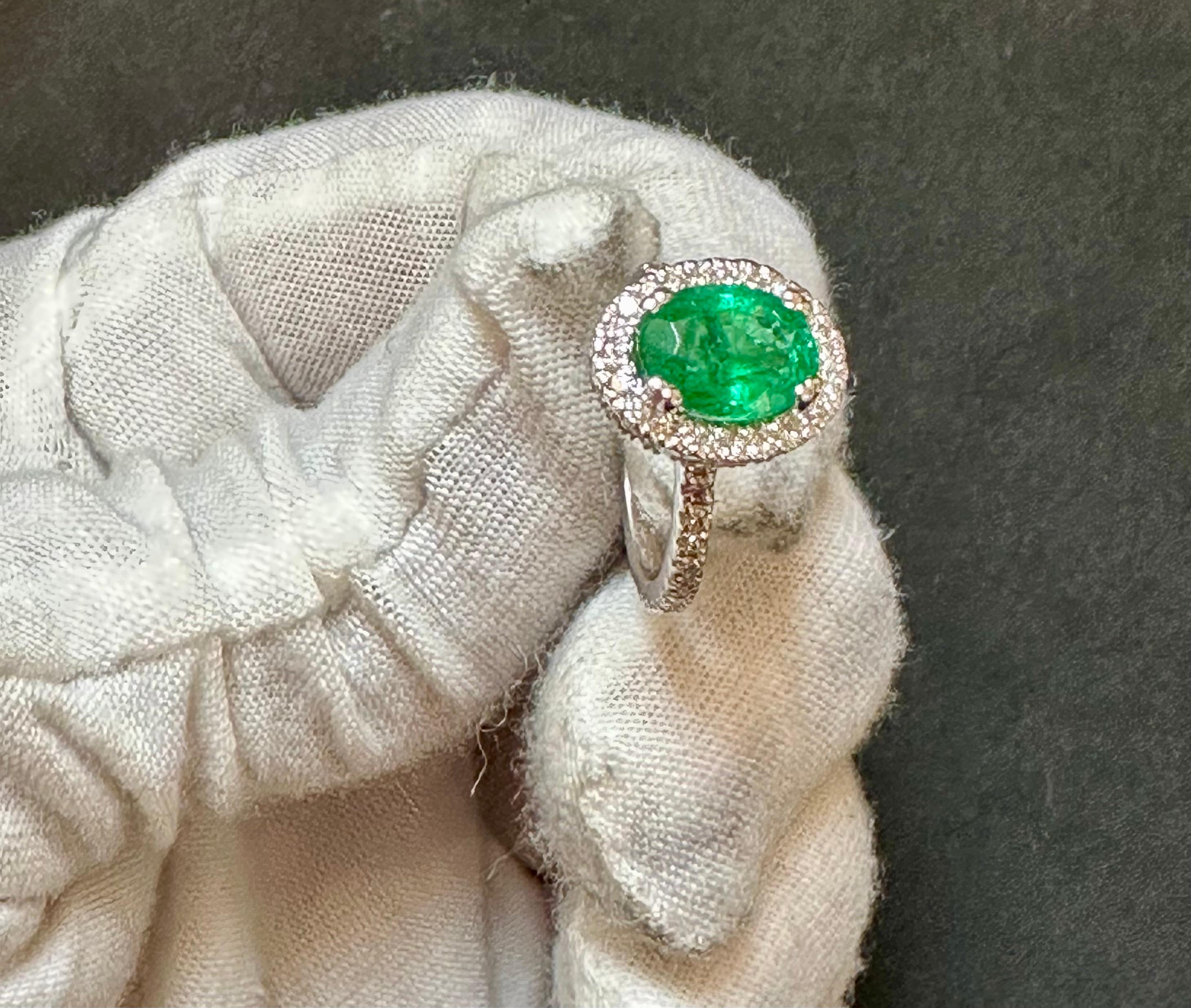 2.5 Carat Oval Natural Zambian Emerald & 1.25ct Diamond Ring 14 Karat White Gold For Sale 6