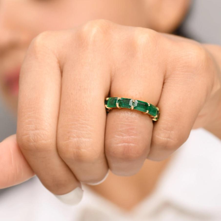 Anello con smeraldo zambiano naturale in oro 18 carati in vendita 1