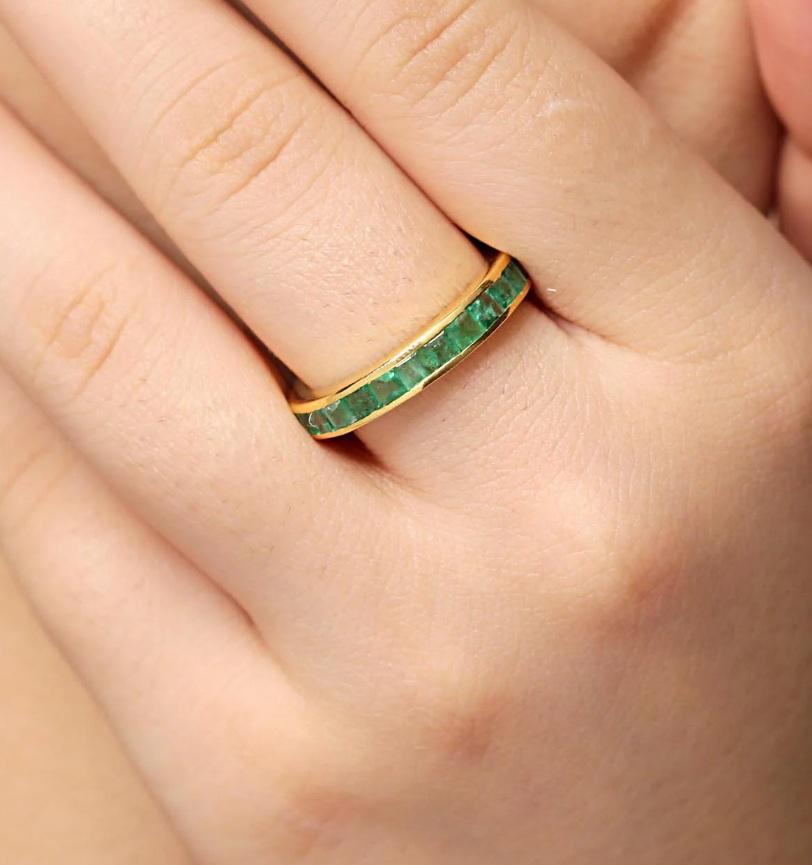 Natural zambian emerald ring in 18k gold For Sale 4
