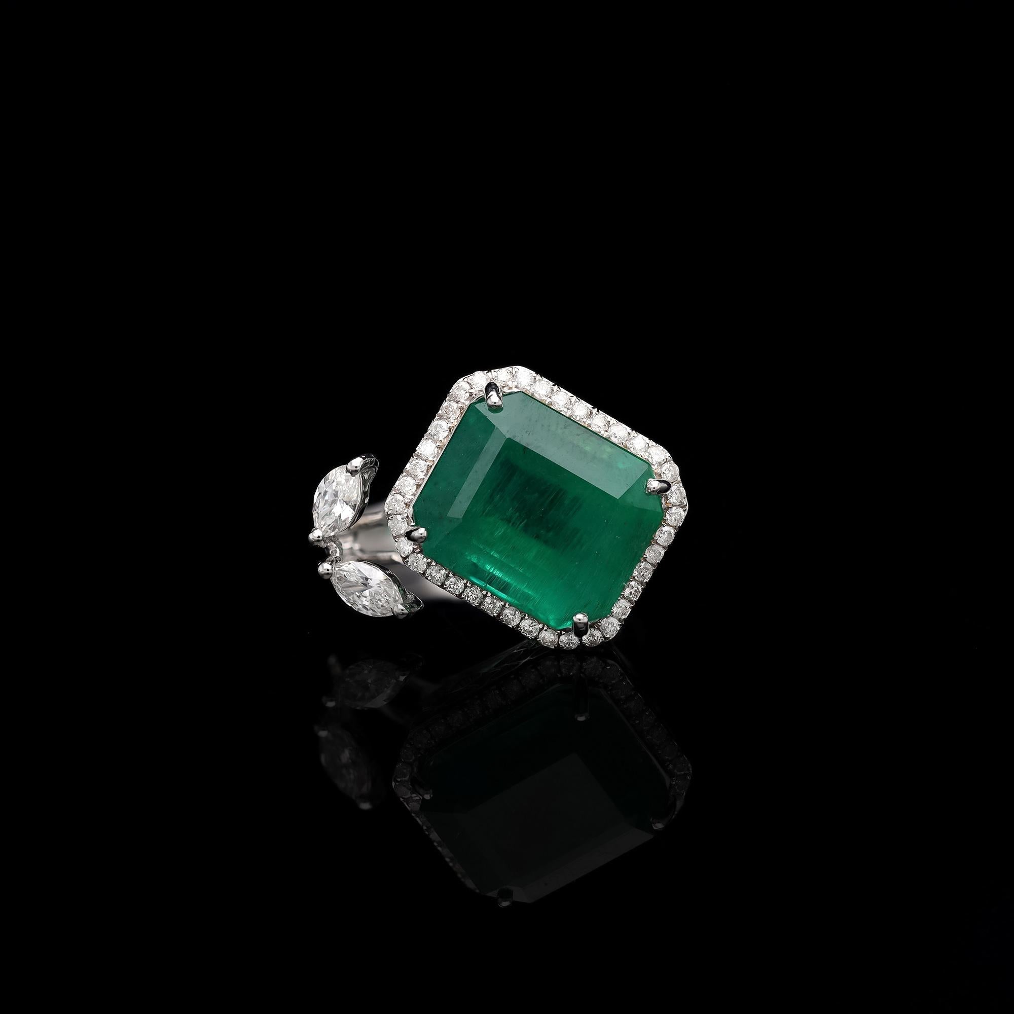 Emerald Cut Natural zambian emerald ring with diamond 0.53 cts in 18k gold For Sale