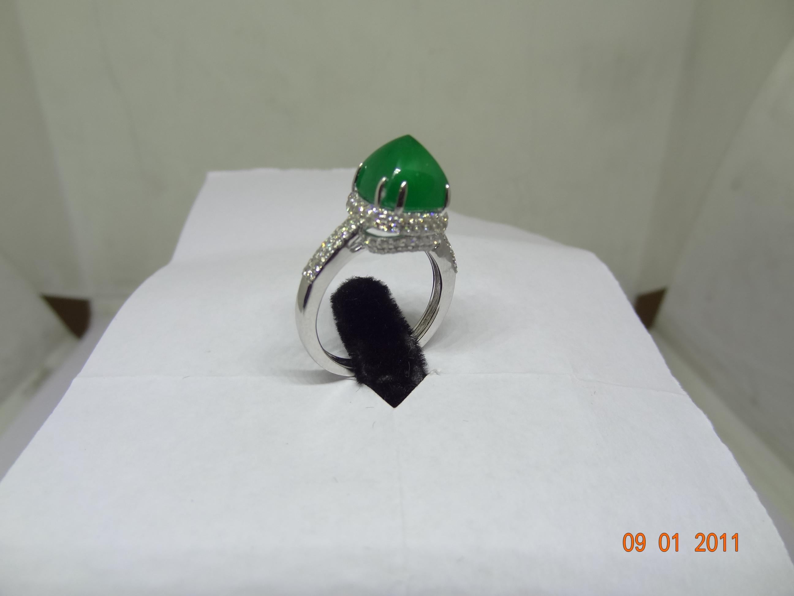 Natürlicher sambischer Smaragdring mit Diamanten und 14 Karat Gold (Gemischter Schliff) im Angebot