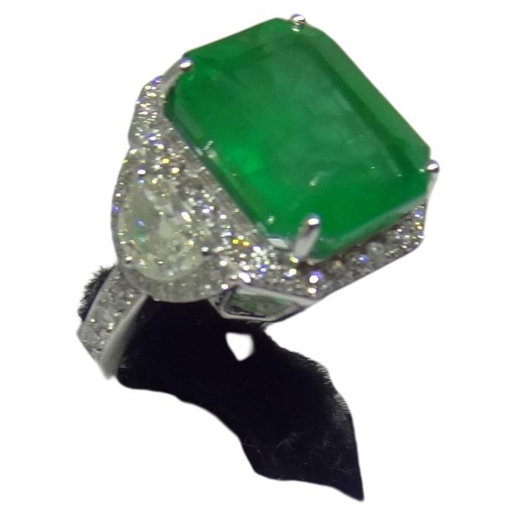 Natürlicher sambischer Smaragdring mit Diamanten und 14 Karat Gold