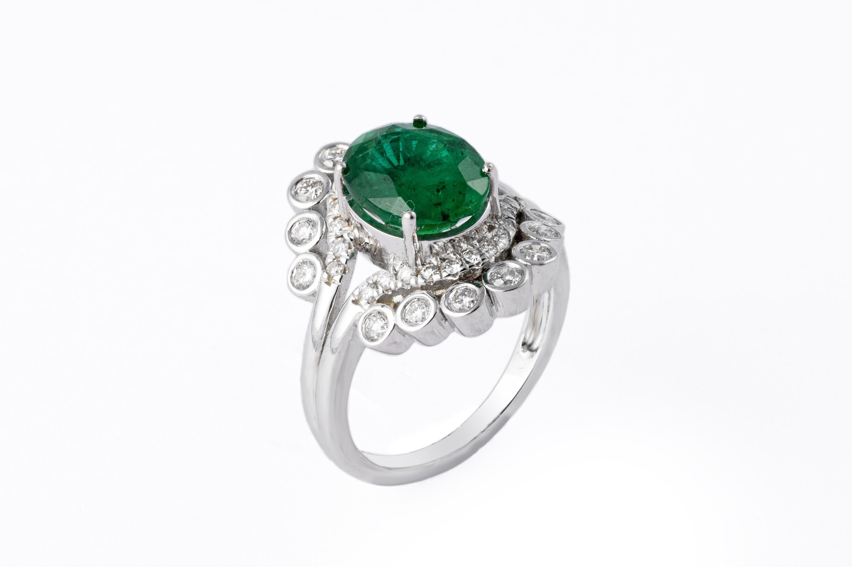 2.96cts Zambian Emerald Ring with 0.65cts Diamonds and 14k Gold In New Condition For Sale In jaipur, IN