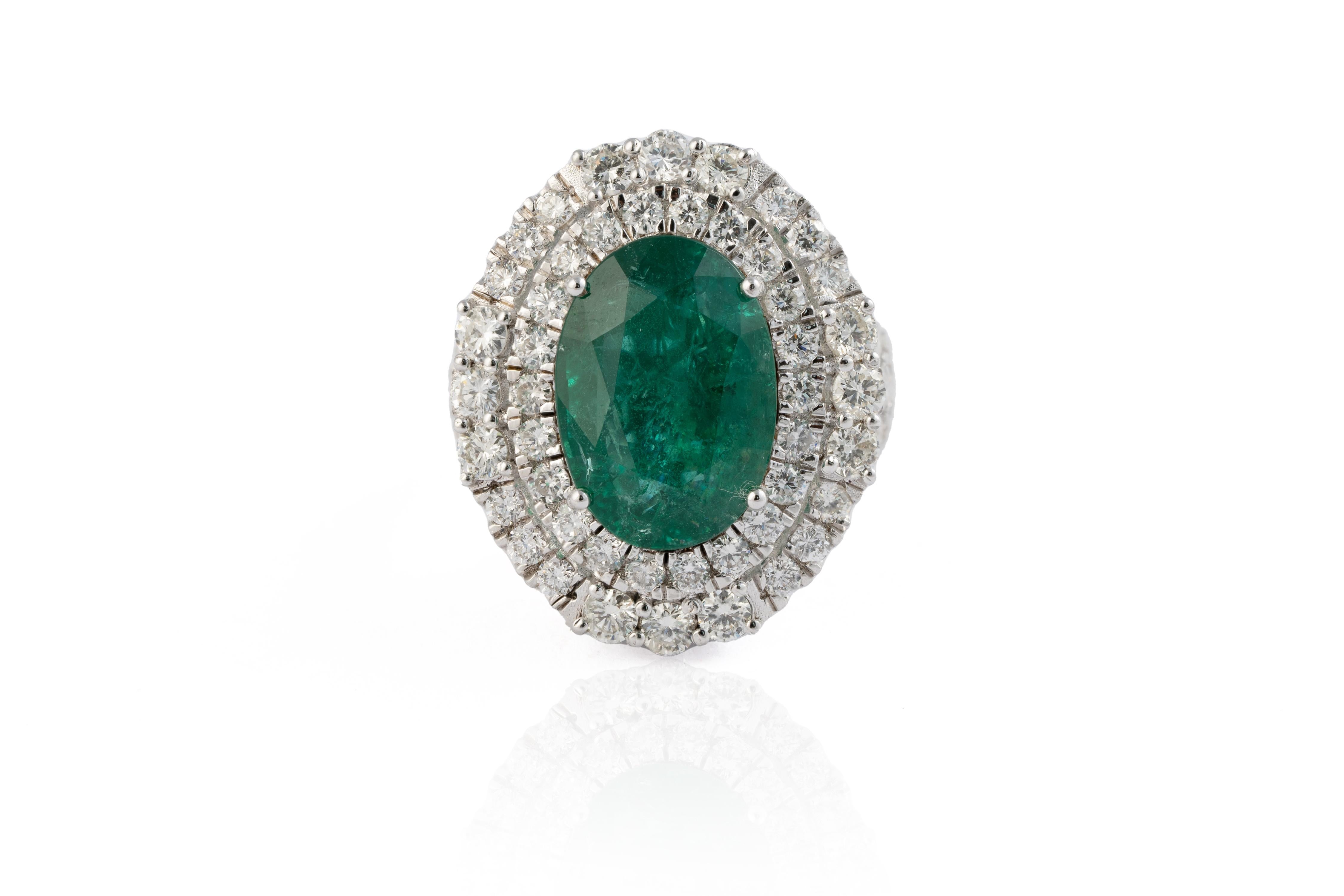 Natural Zambian Emerald 5.97cts with Diamonds 2.74cts ring and 14k Gold In New Condition For Sale In jaipur, IN