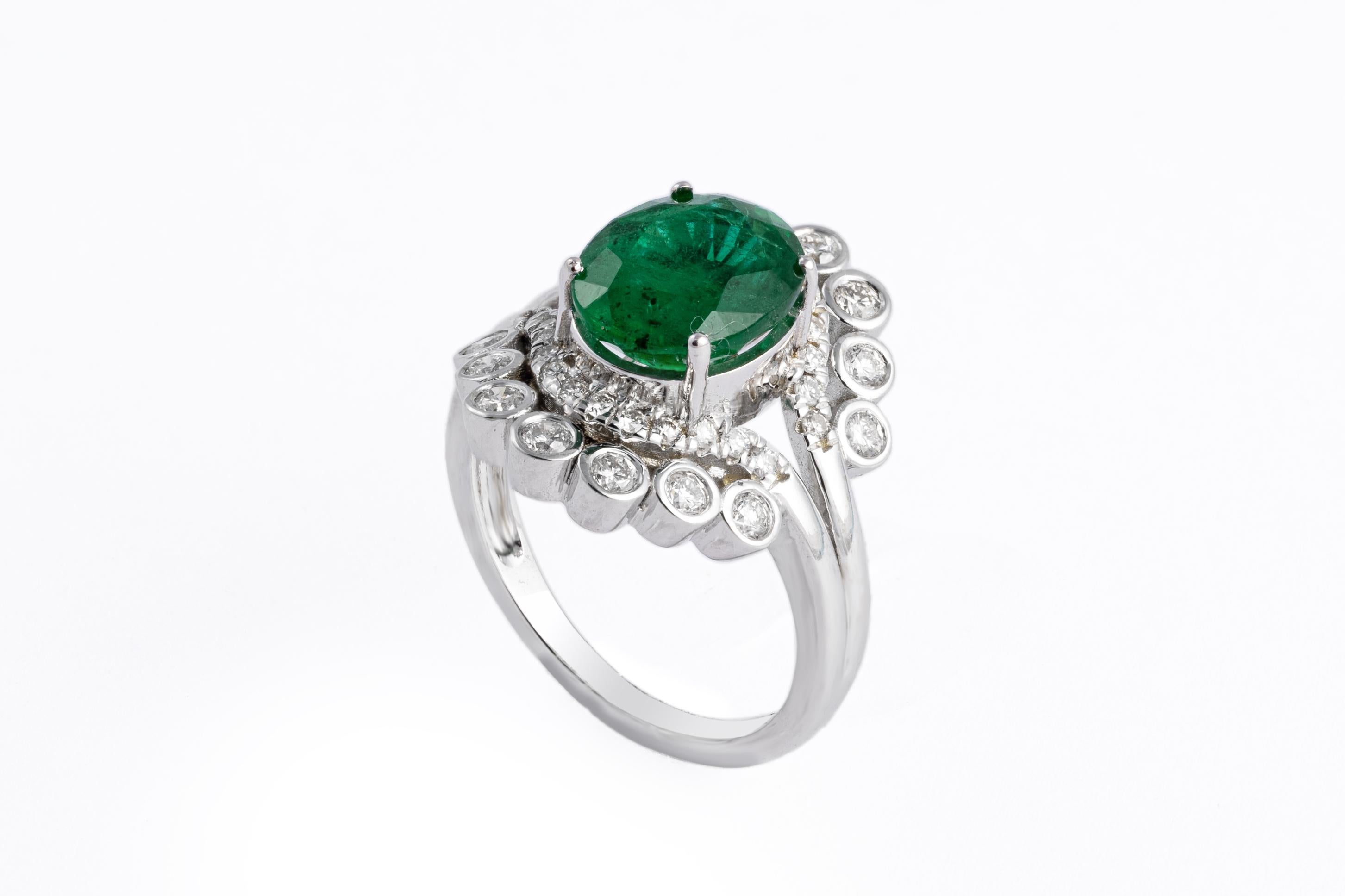 Natural Zambian Emerald Ring with Diamonds and 14k Gold In New Condition For Sale In New York, NY