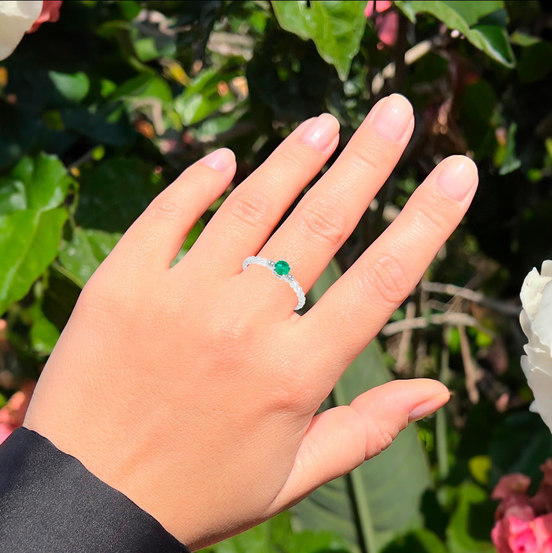 Contemporary Natural Zambian Emerald Ring With Two Side Diamonds 0.31 Carats 14K White Gold For Sale