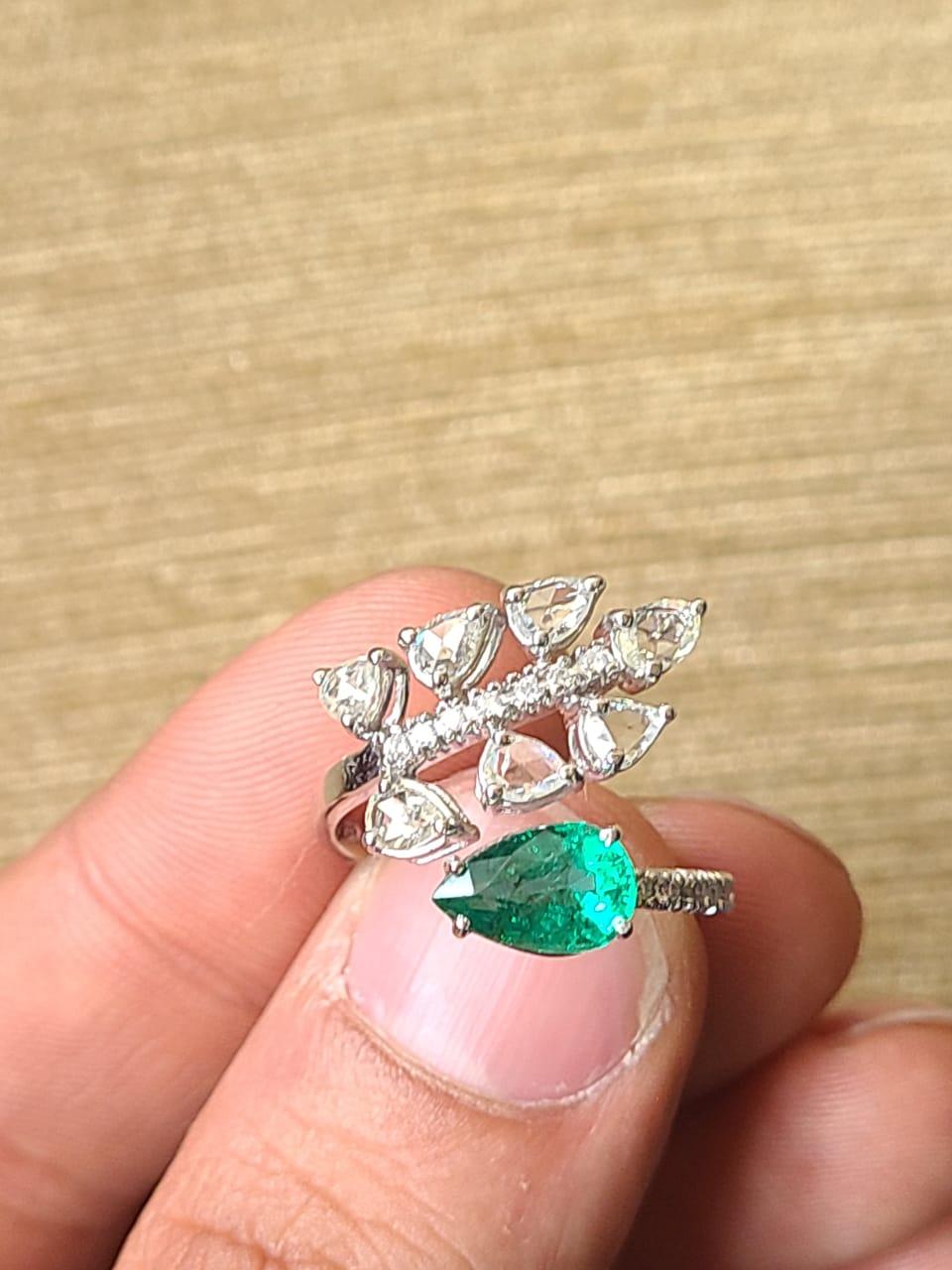 Natural, Zambian Emerald & Rose Cut Diamonds Engagement Ring Set in 18K Gold In New Condition In Hong Kong, HK