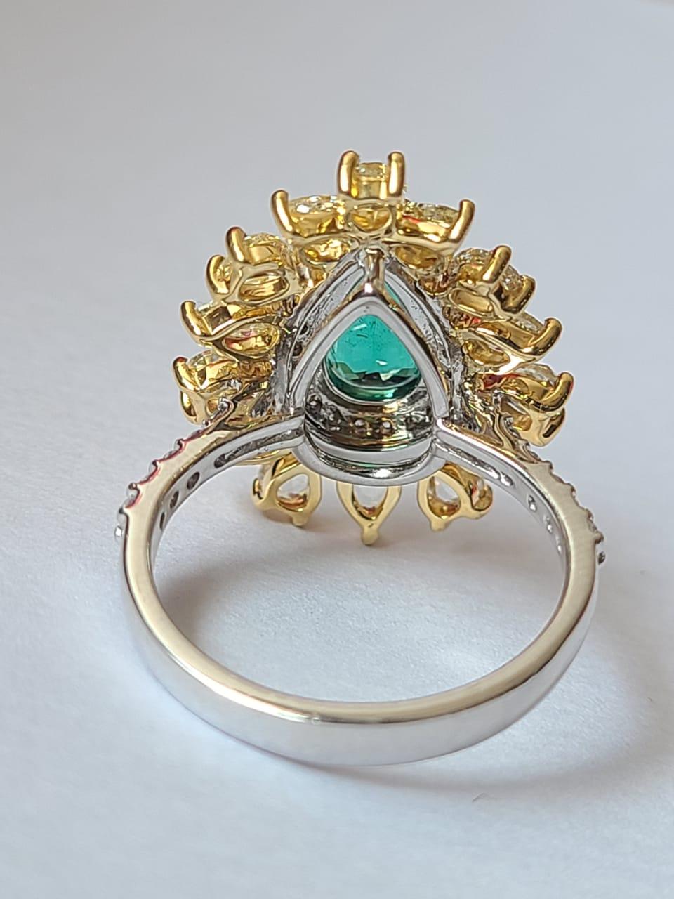 Natural Zambian Emerald & Rose Cut Diamonds Engagement Ring Set in 18K Gold In New Condition For Sale In Hong Kong, HK