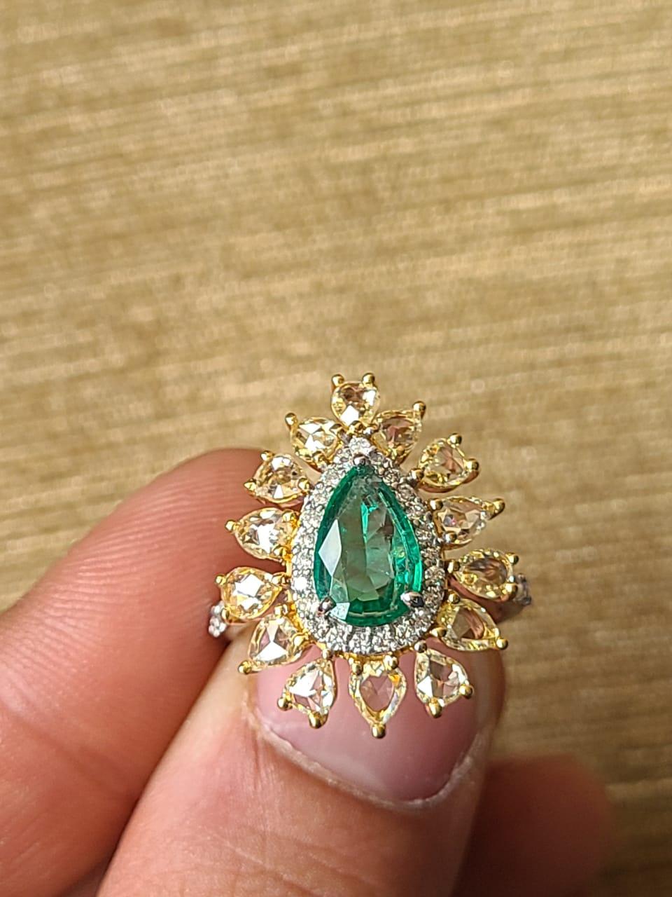 Natürlicher sambischer Smaragd & Diamanten im Rosenschliff Verlobungsring in 18K Gold im Zustand „Neu“ im Angebot in Hong Kong, HK