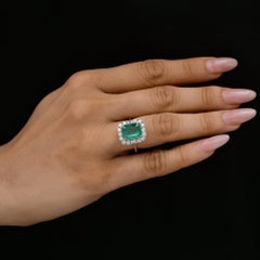 Esmeralda natural de Zambia Ronda Baguette Halo de diamantes Anillo de novia de oro blanco de 14k