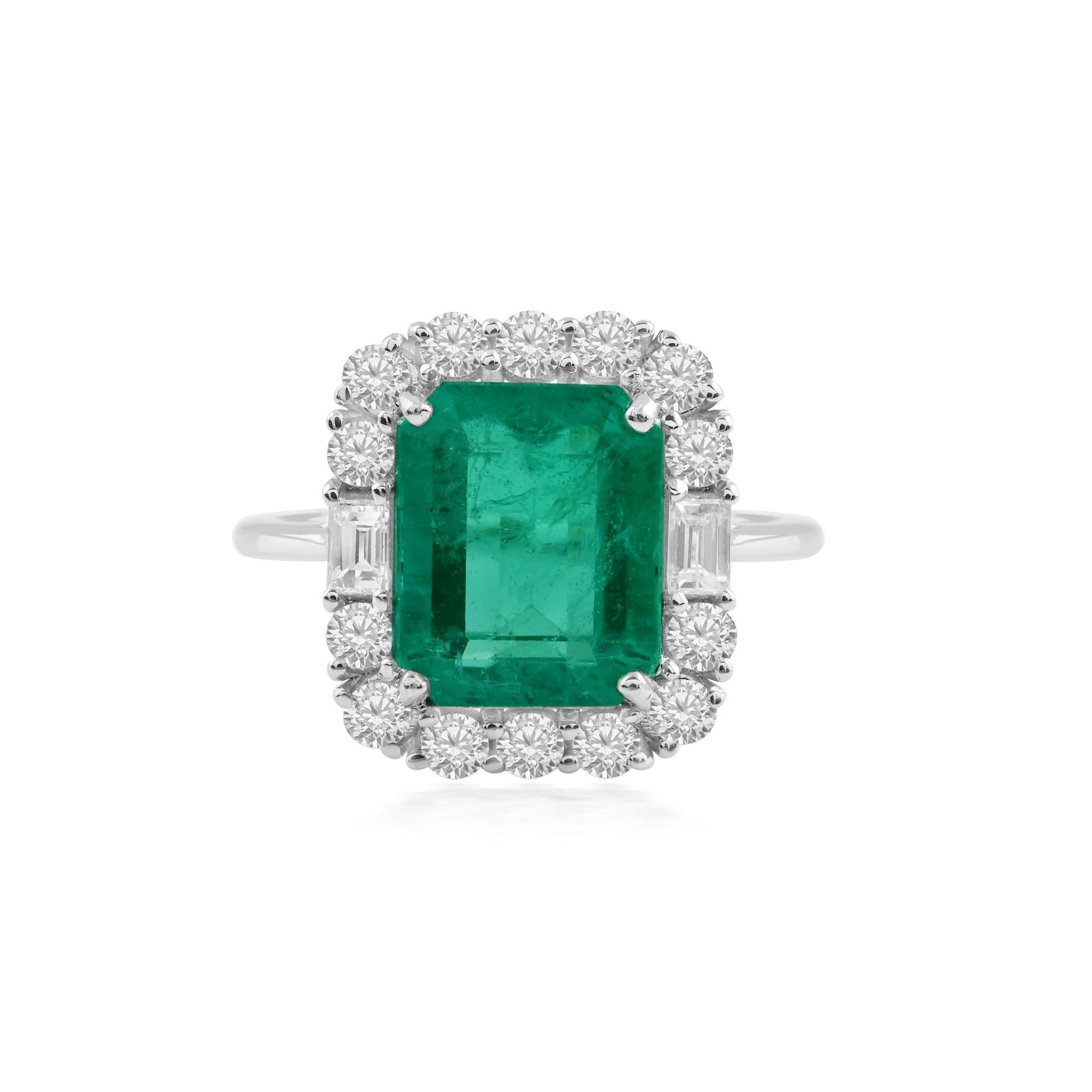 Im Angebot: Natürlicher sambischer Smaragd Runder Baguette Diamant Halo 18k Weißgold Brautring ()