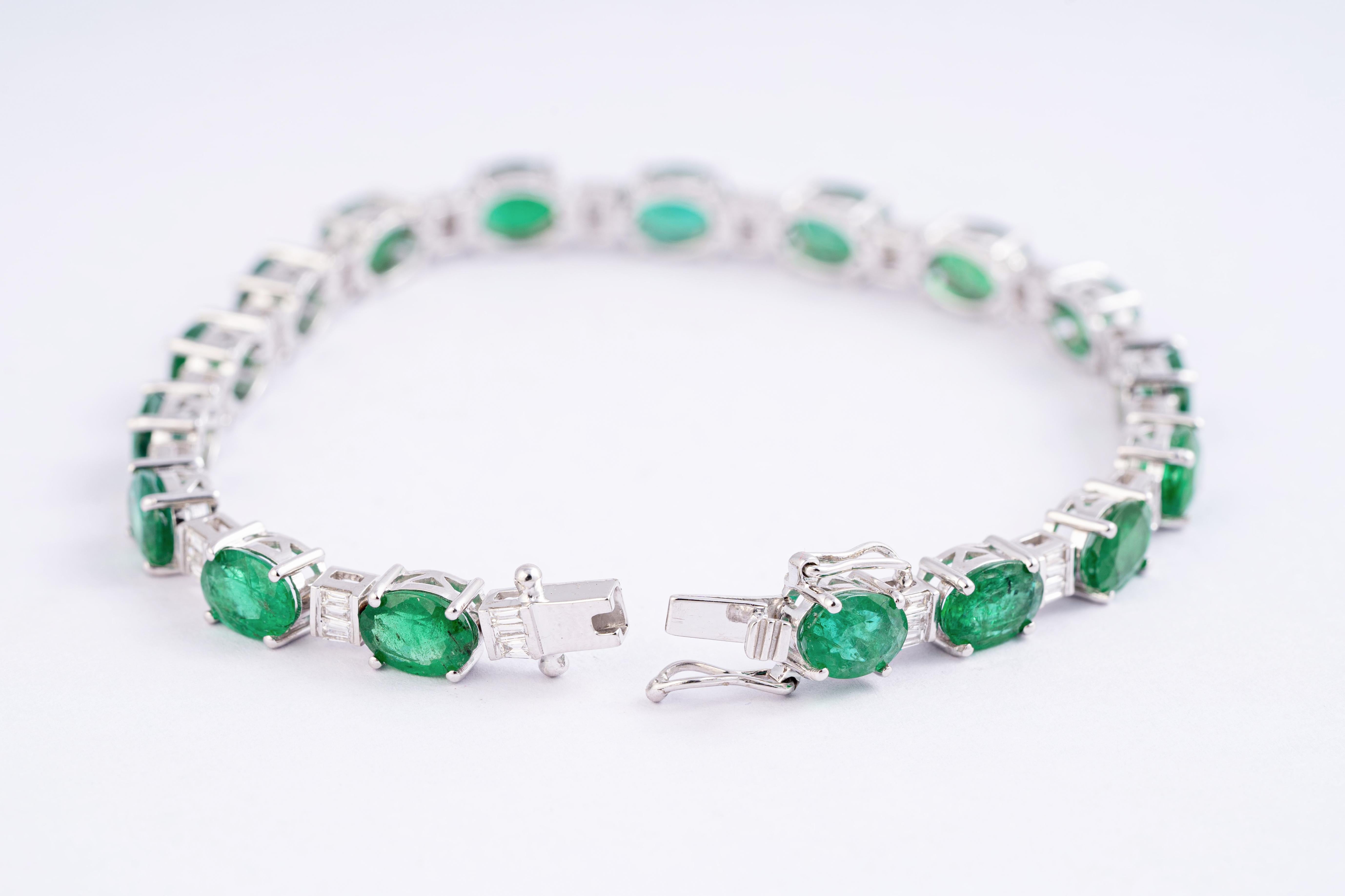 This is a stunning natural Zambian tennis bracelet with diamonds emerald is of very good quality
and so are diamonds which are vsi clarity and G colour
emeralds :13.06cts
diamonds : 0.74cts
gold : 11.290gms                   
very hard to capture
